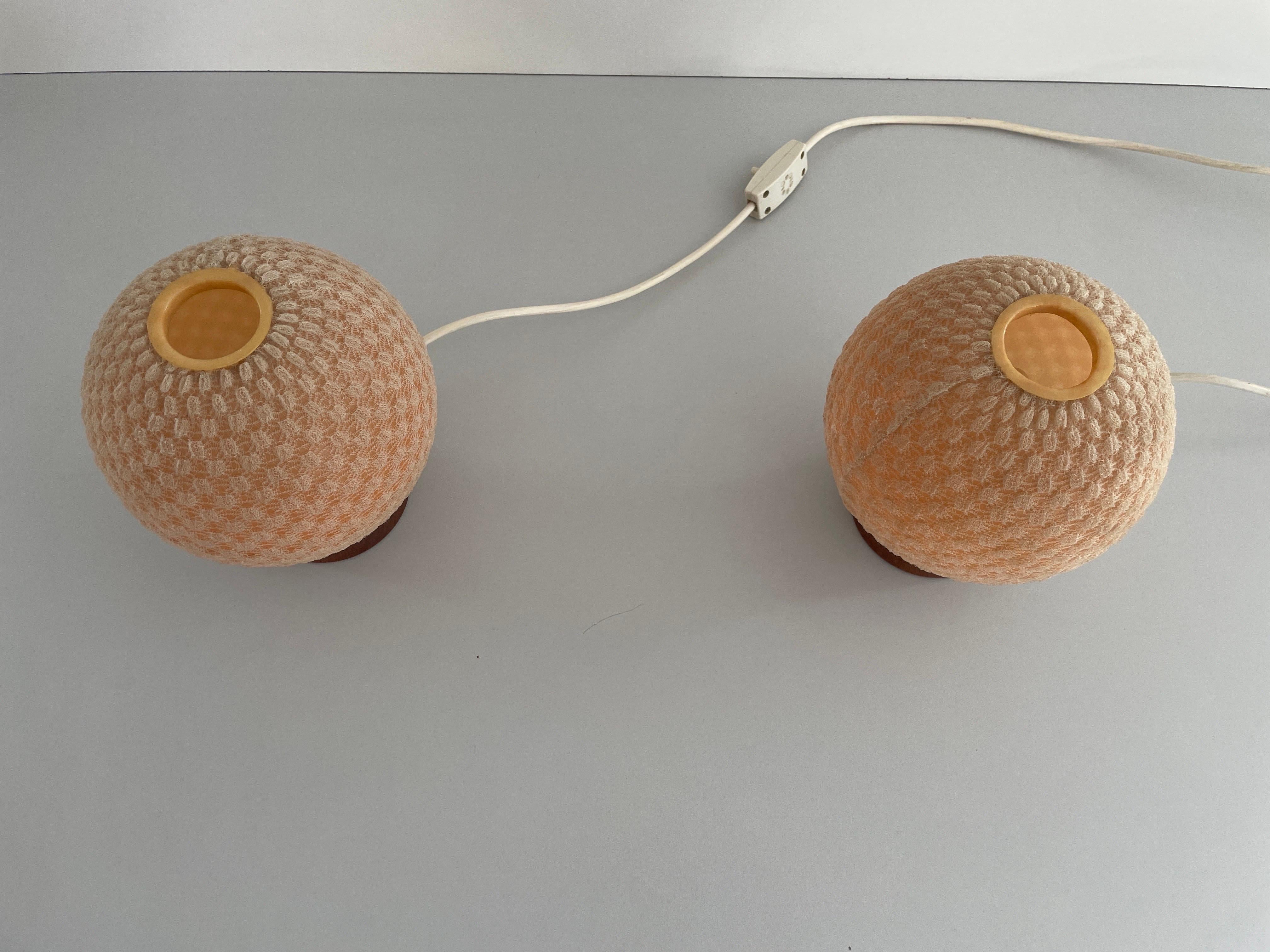 Allemand Paire de lampes de chevet en teck et abat-jour en tissu boule par Temde, Allemagne, années 1960 en vente