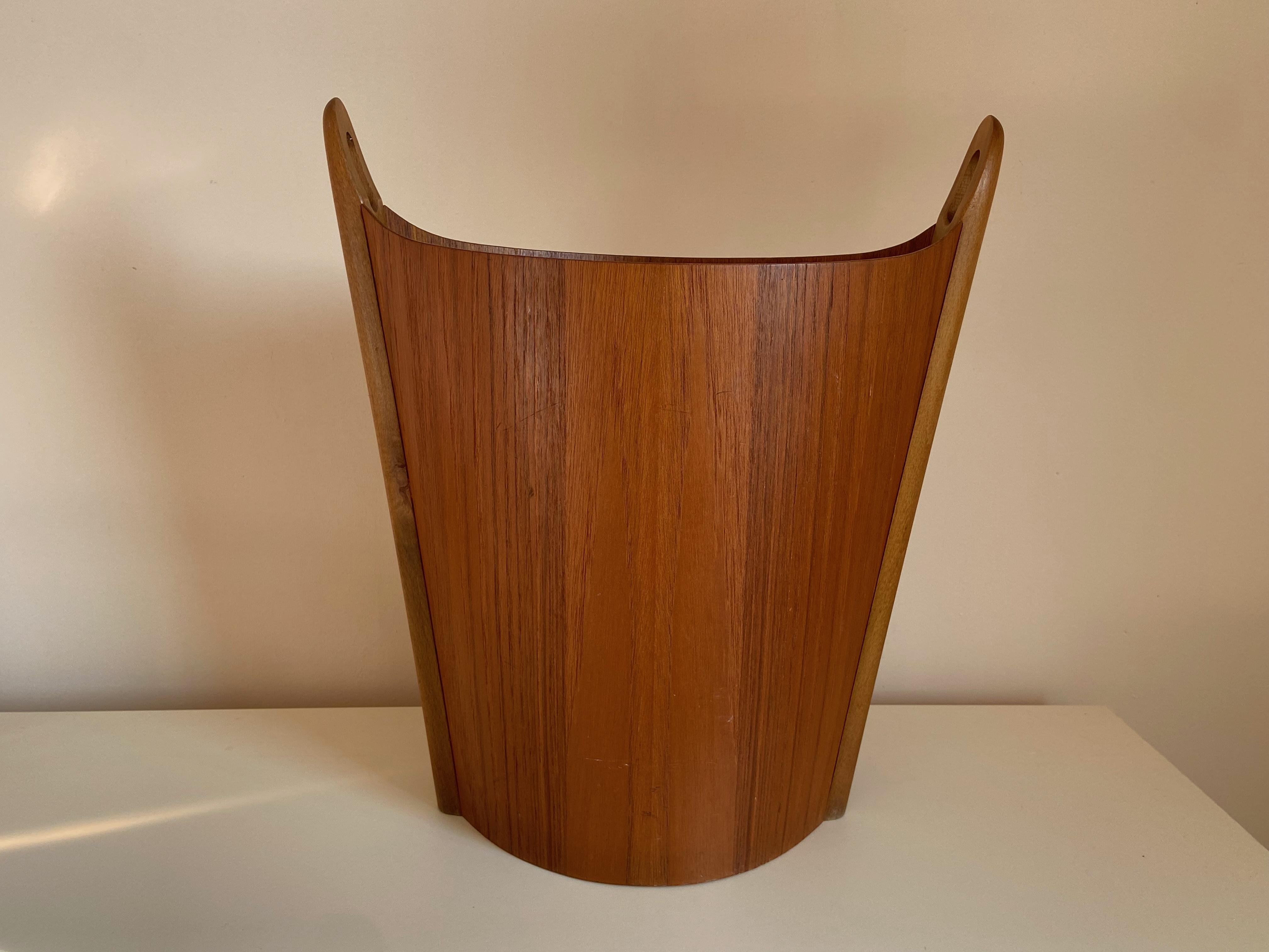 Scandinavian Modern Teak basket by Einar Barnes for PS Heggen, Made in Norway 1960s For Sale