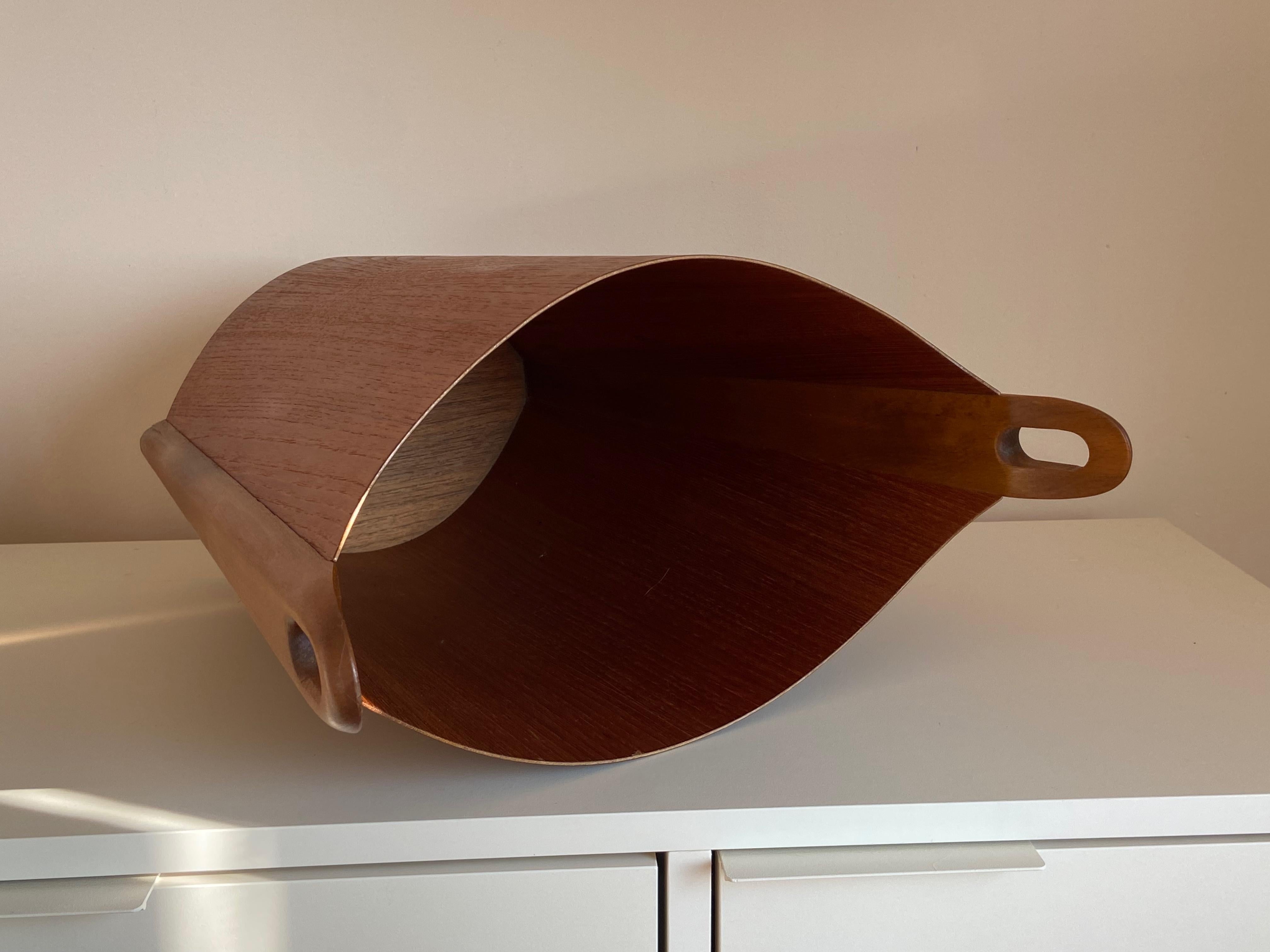 Brass Teak basket by Einar Barnes for PS Heggen, Made in Norway 1960s For Sale