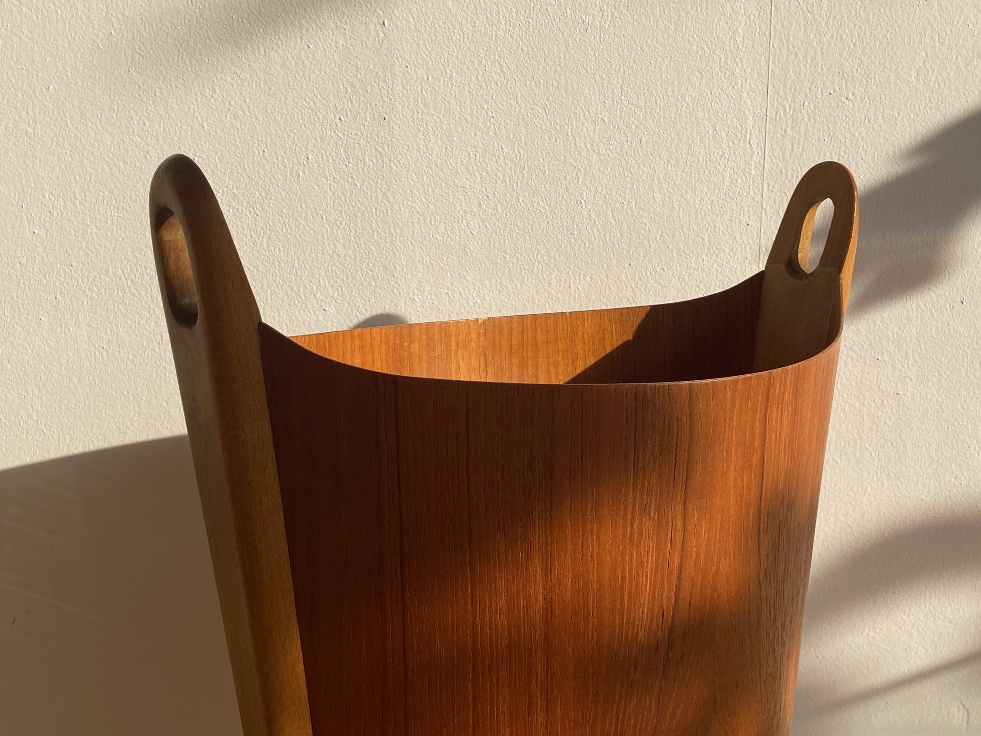 Teak basket by Einar Barnes for PS Heggen, Made in Norway 1960s 1