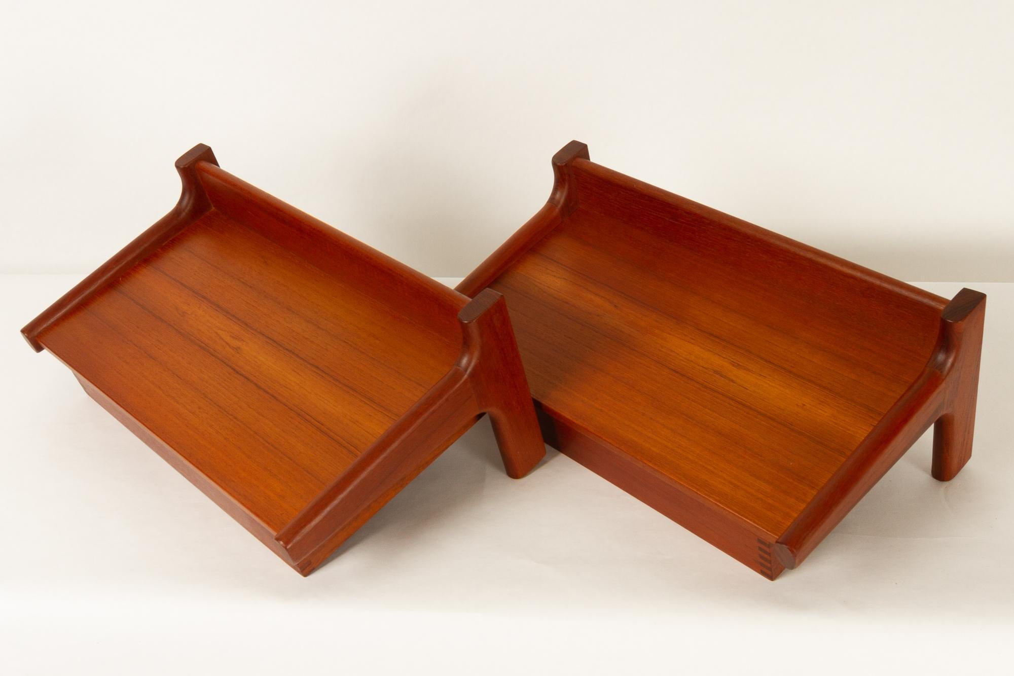 Teak bedside tables by Kai Kristiansen for Kaagaard Møbelfabrik, 1960s
Pair of Danish vintage wall-mounted nightstands with drawers in teak.
One shelf with drawer mounted underneath. Hidden brackets for wall mounting on the back, to give them a