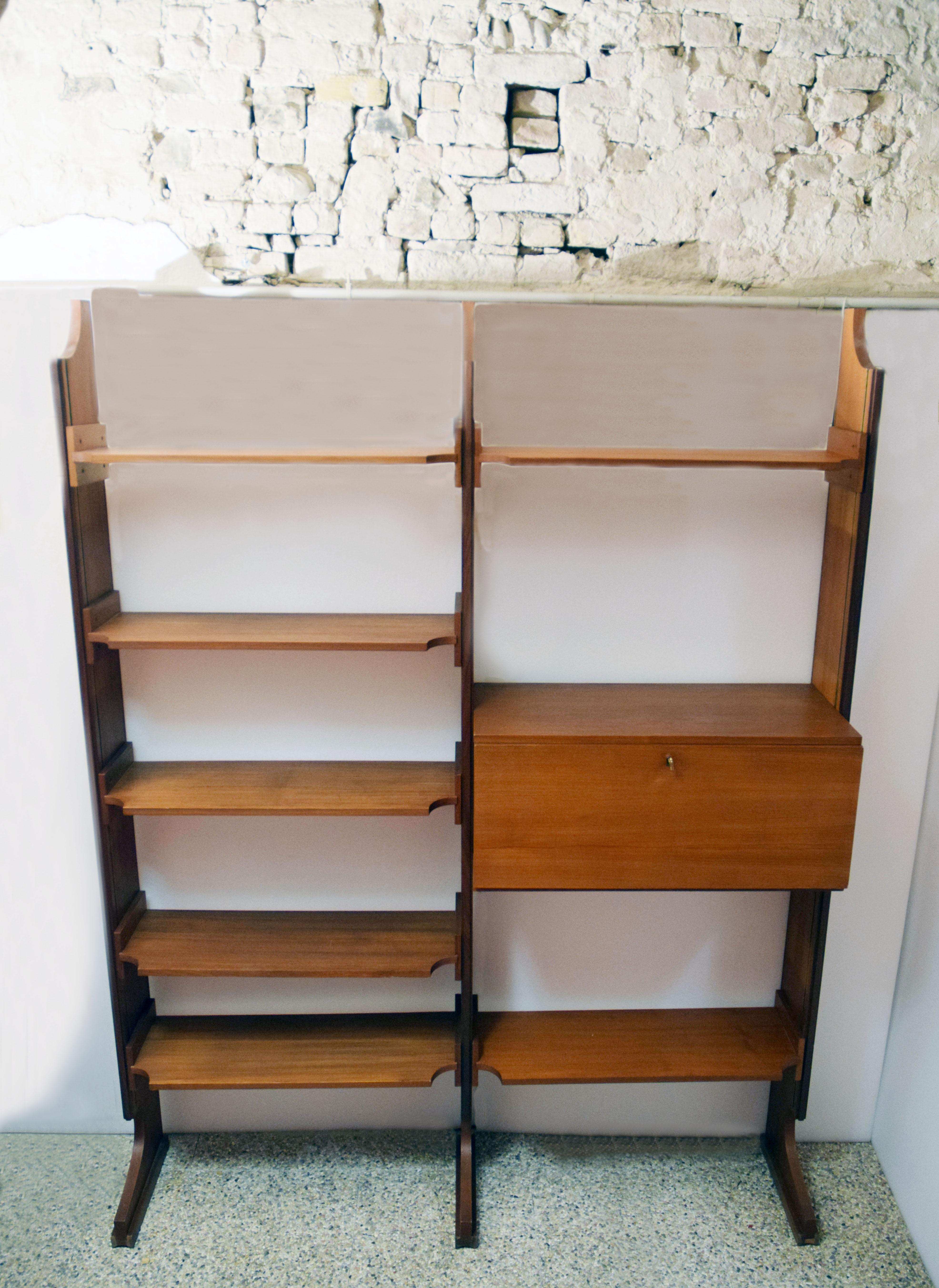 Mid-Century moderno Libreria in teak di Esposizione Permanente Mobili Cantu' anni '60 in vendita