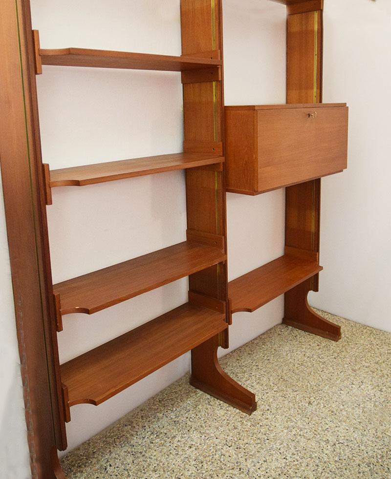 Metà XX secolo Libreria in teak di Esposizione Permanente Mobili Cantu' anni '60 in vendita