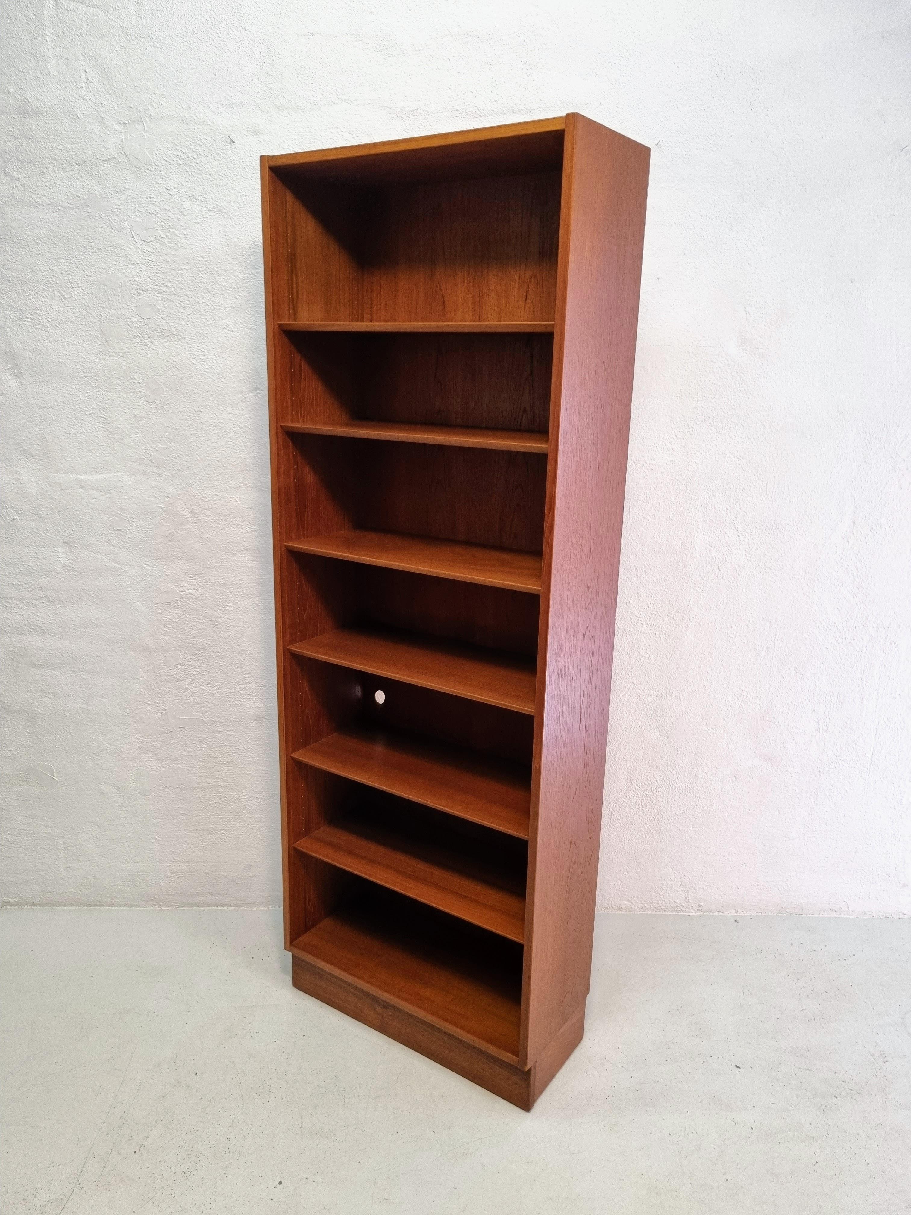 Teak bookcase by Hundevad & Co. 5