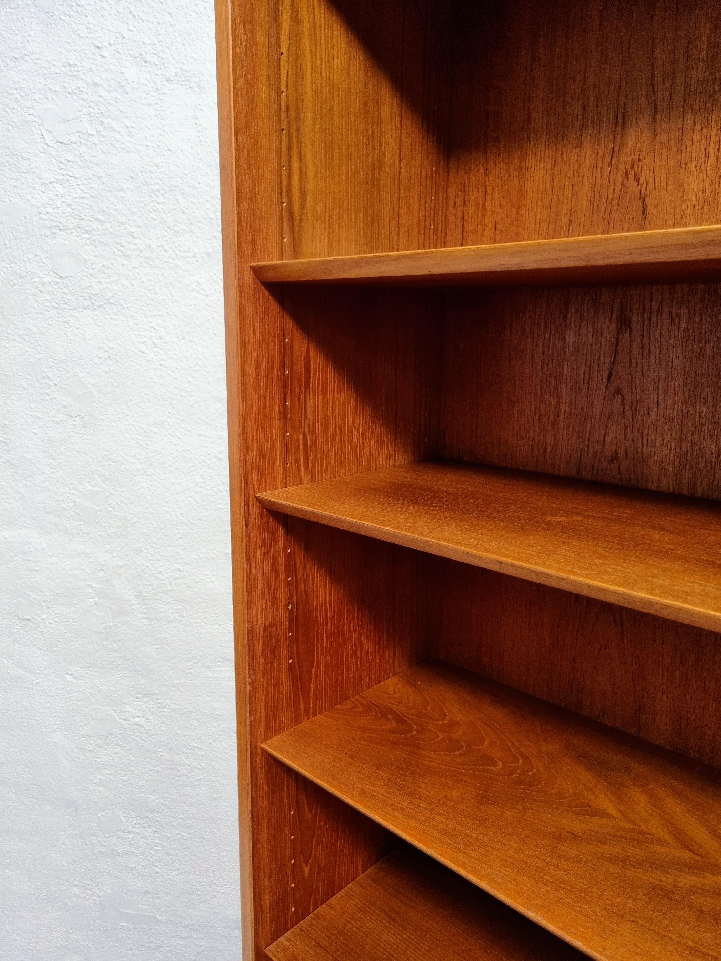 Teak bookcase by Hundevad & Co. 6