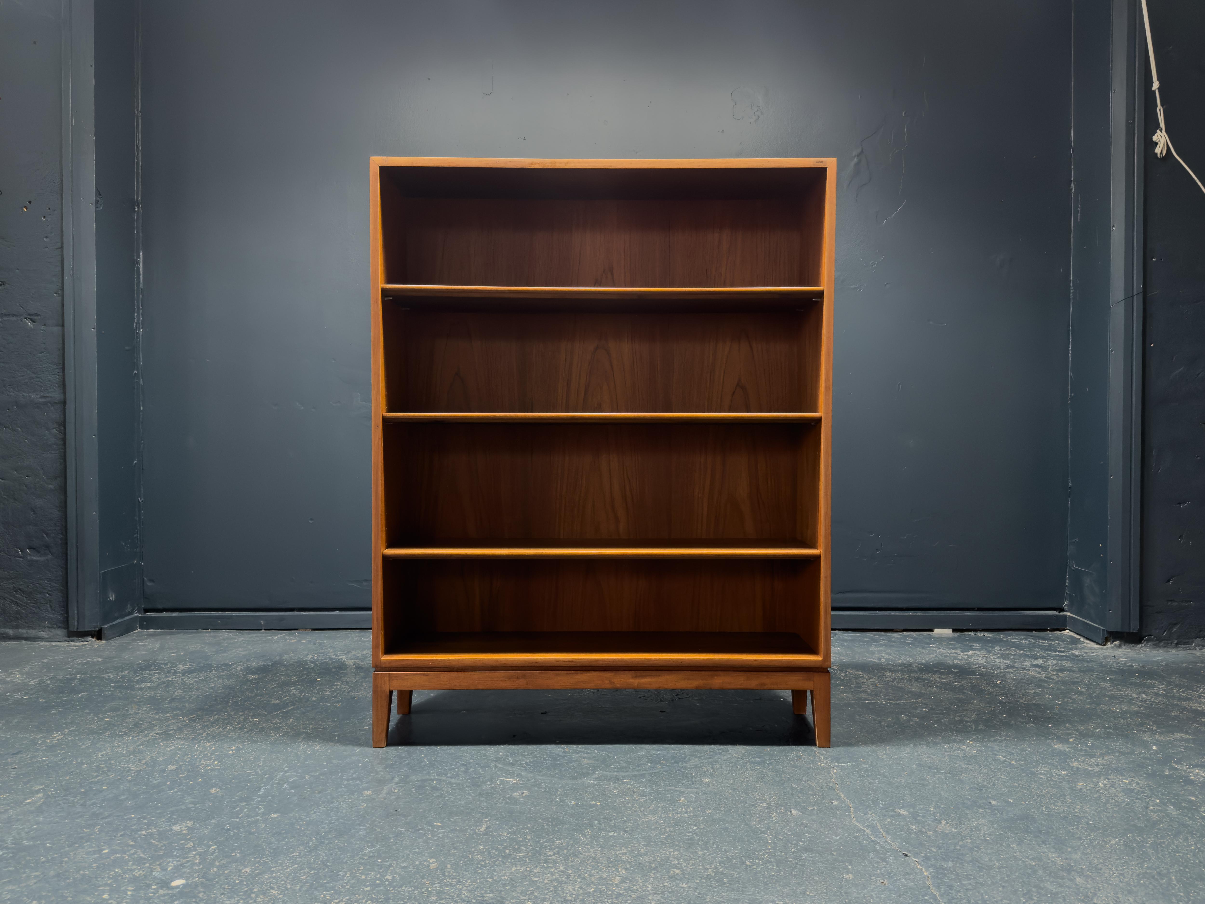 Mid-Century moderno Libreria in teak in vendita