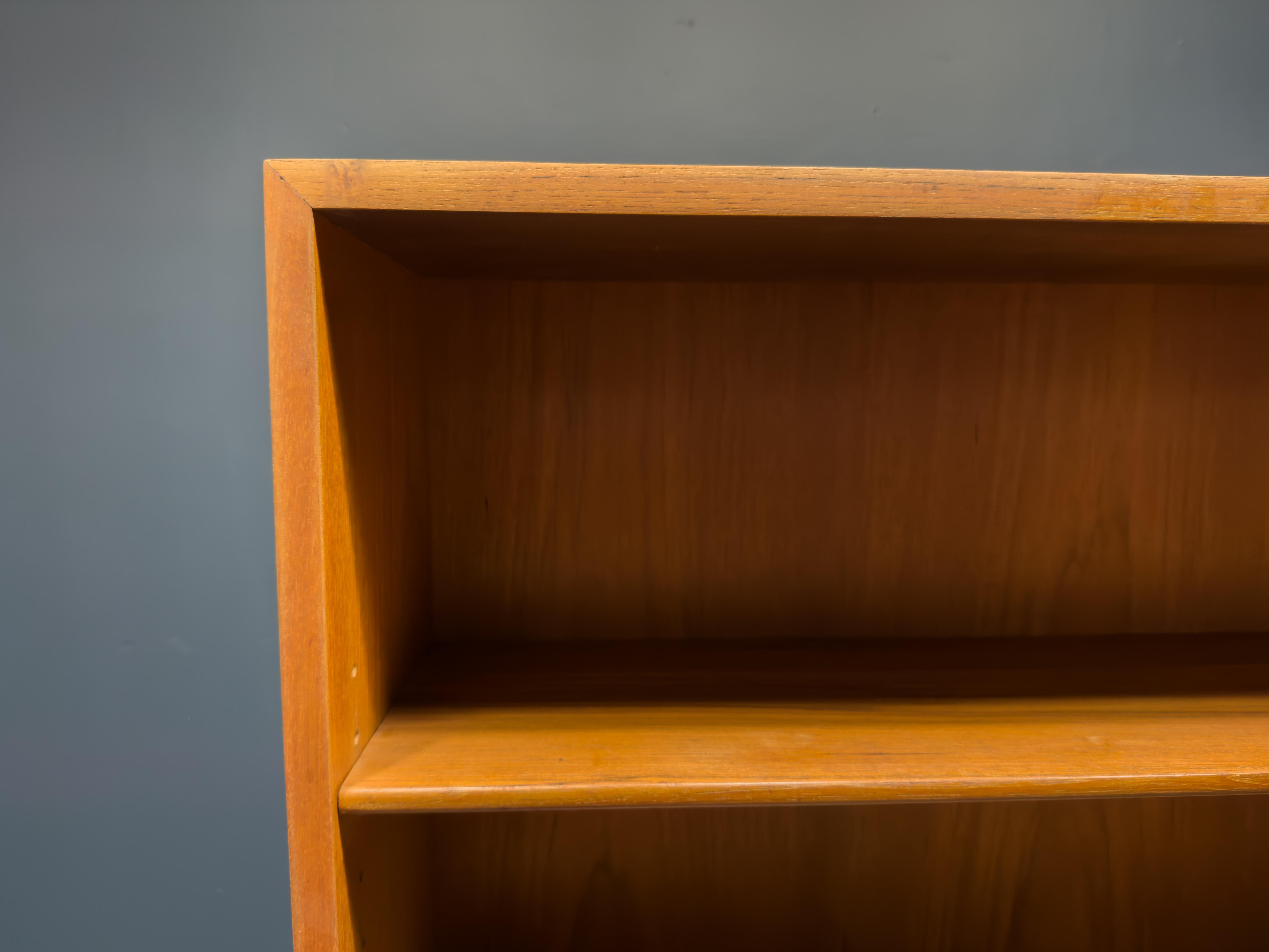Metà XX secolo Libreria in teak in vendita
