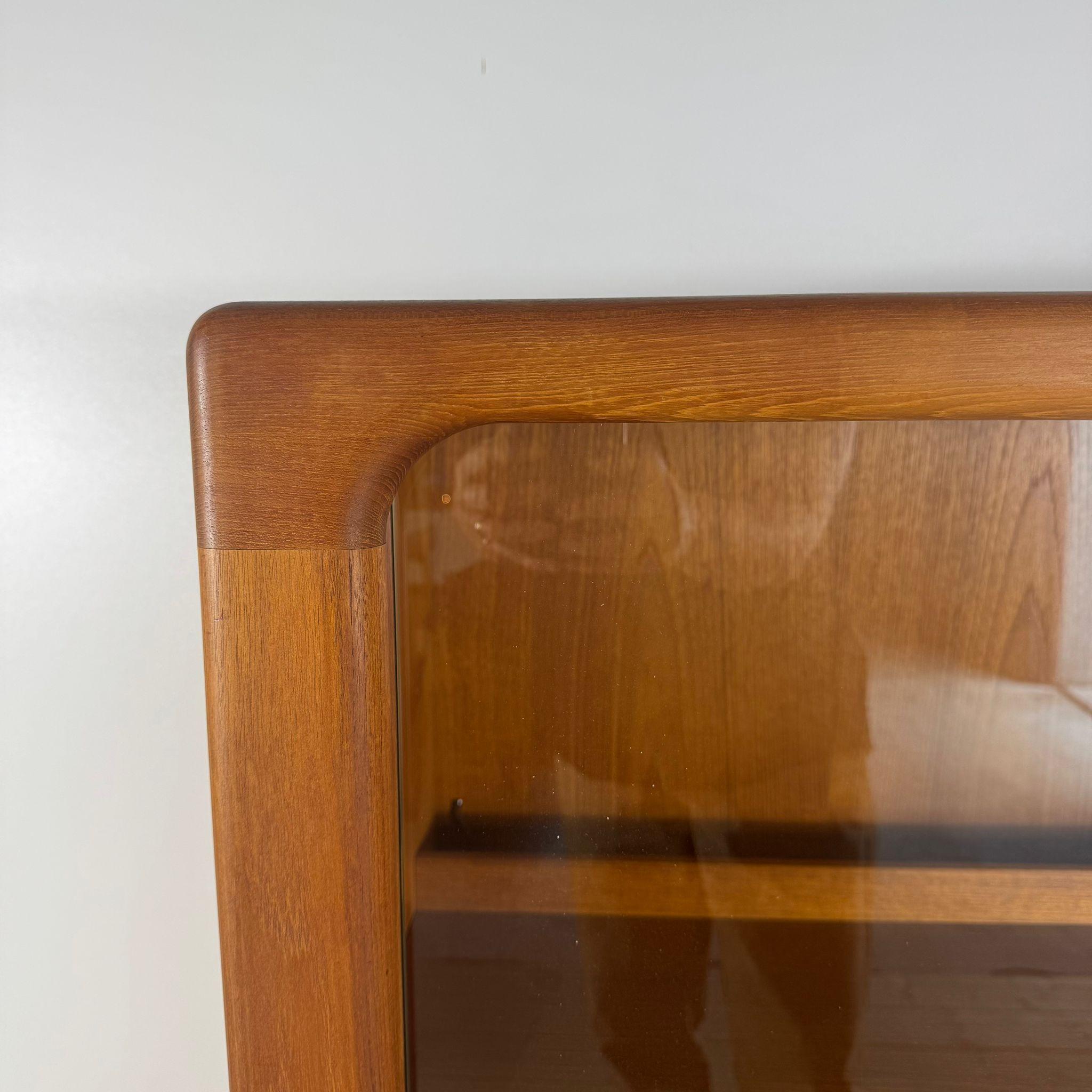 Teak bookcase with glass doors, Denmark 1960s In Good Condition For Sale In Torino, IT