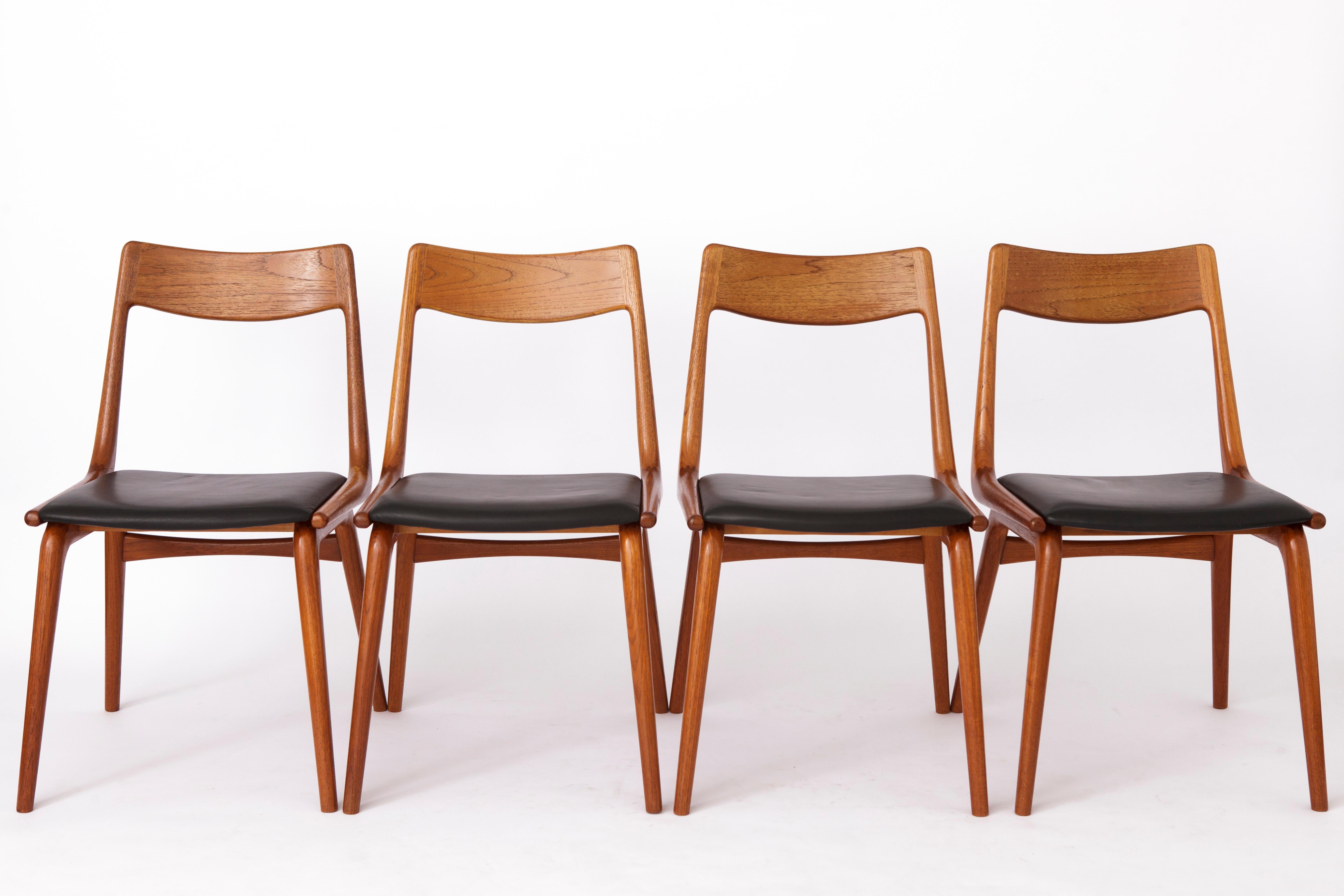 Ensemble de 4 chaises vintage du milieu du siècle conçues par Alfred Christensen pour
fabricant Slagelse Møbelværk. 
Période de production : Années 1950, Danemark. 
Le prix affiché est celui d'un lot de 4. 
Jusqu'à 5 chaises disponibles. Veuillez