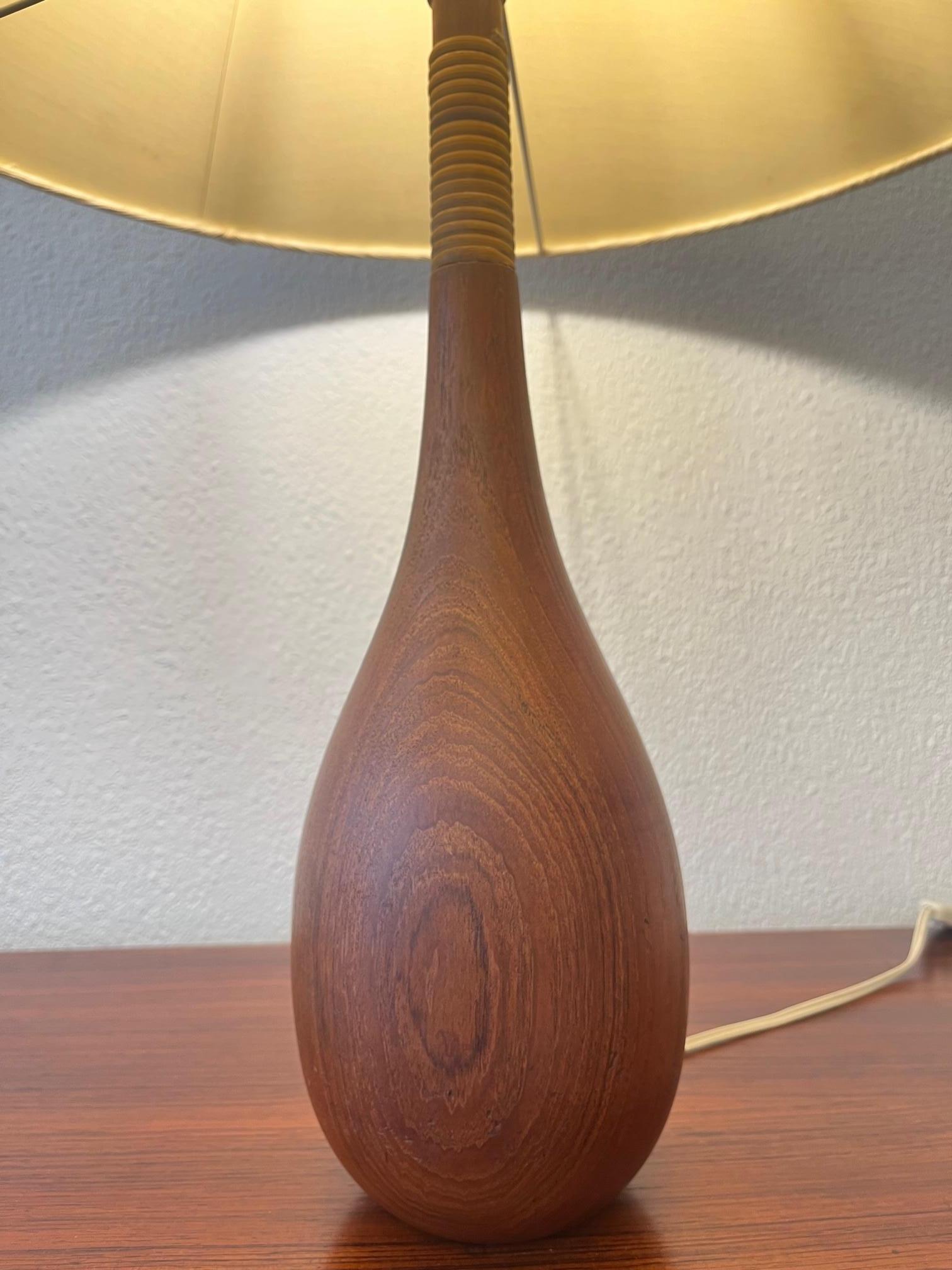 Teak Bottle Shape Table Lamp by ESA, Denmark ca. 1960s In Good Condition For Sale In Geneva, CH