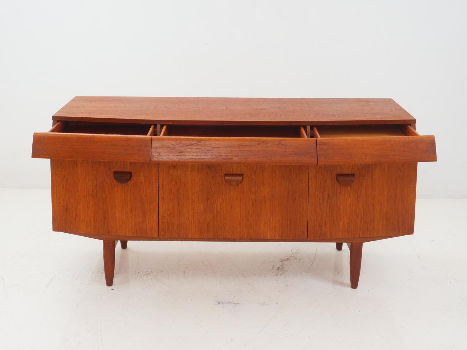 Teak Bow Front Sideboard, 1960s In Good Condition For Sale In Philadelphia, PA