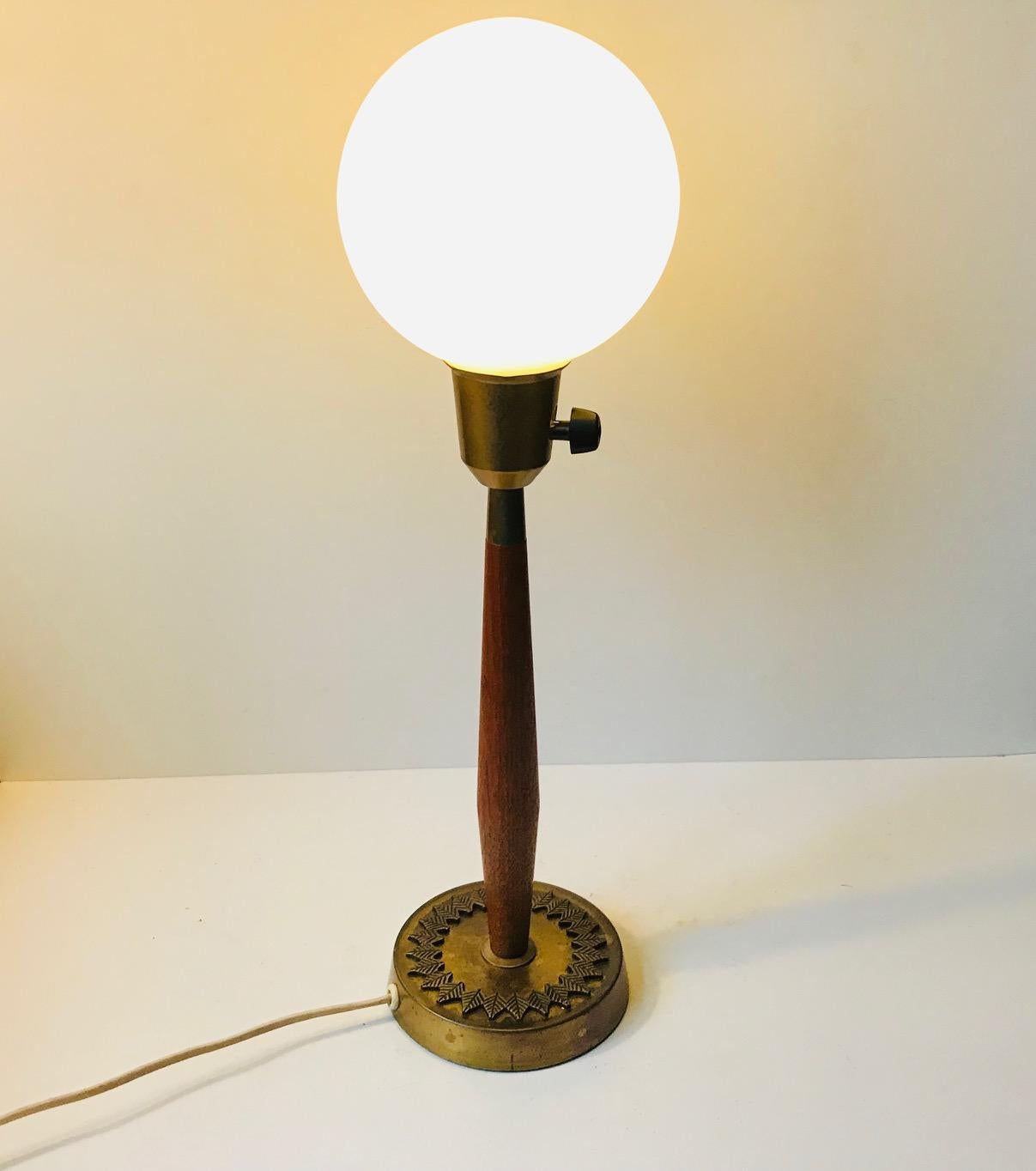 Tischlampe aus Teakholz, Messing und Bronze von Hans Bergstrm für ASEA, 1950er Jahre (Moderne der Mitte des Jahrhunderts) im Angebot