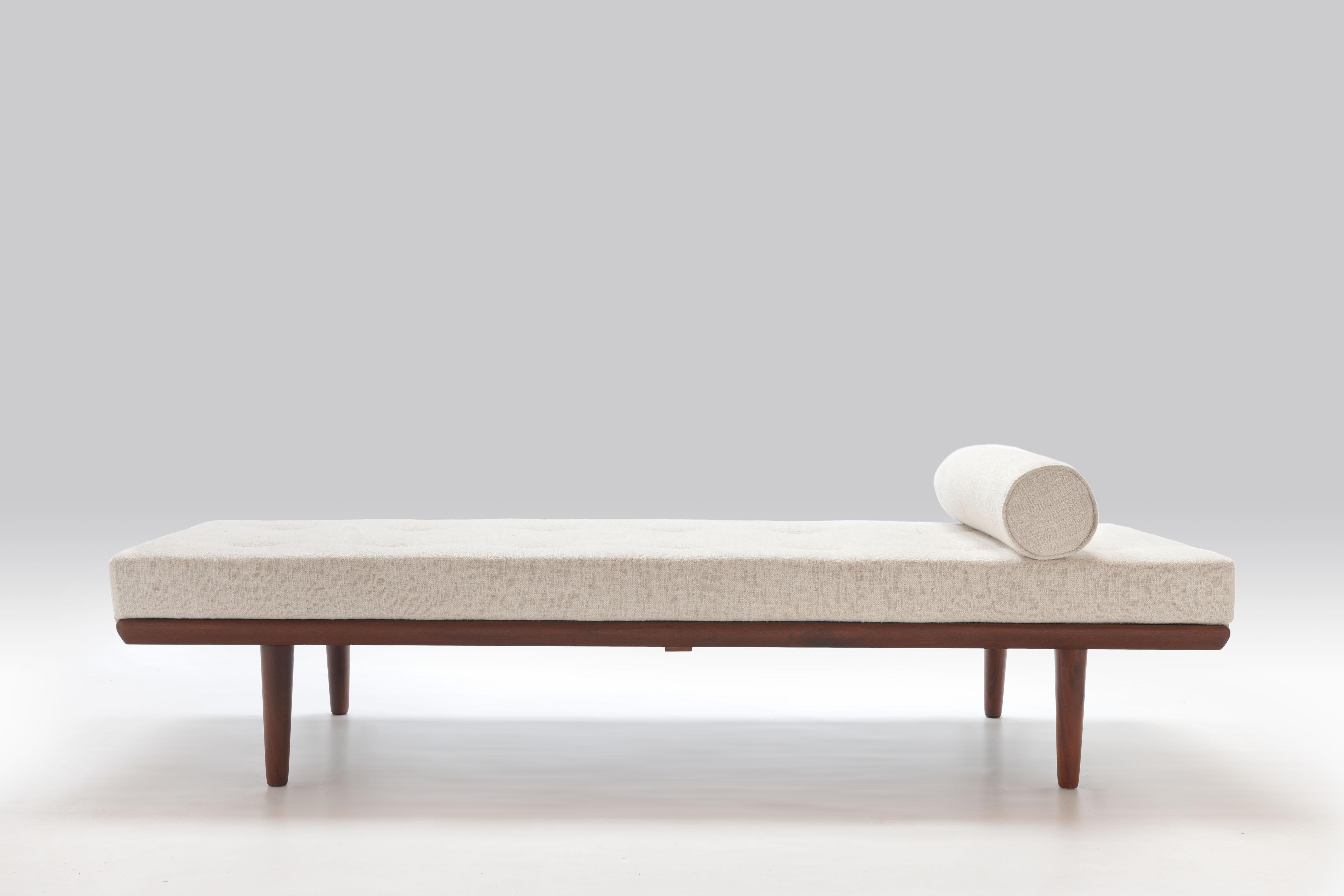 Teak & Brass Daybed Model Ge19 by Hans J. Wegner for GETAMA, Denmark In Good Condition In Utrecht, NL