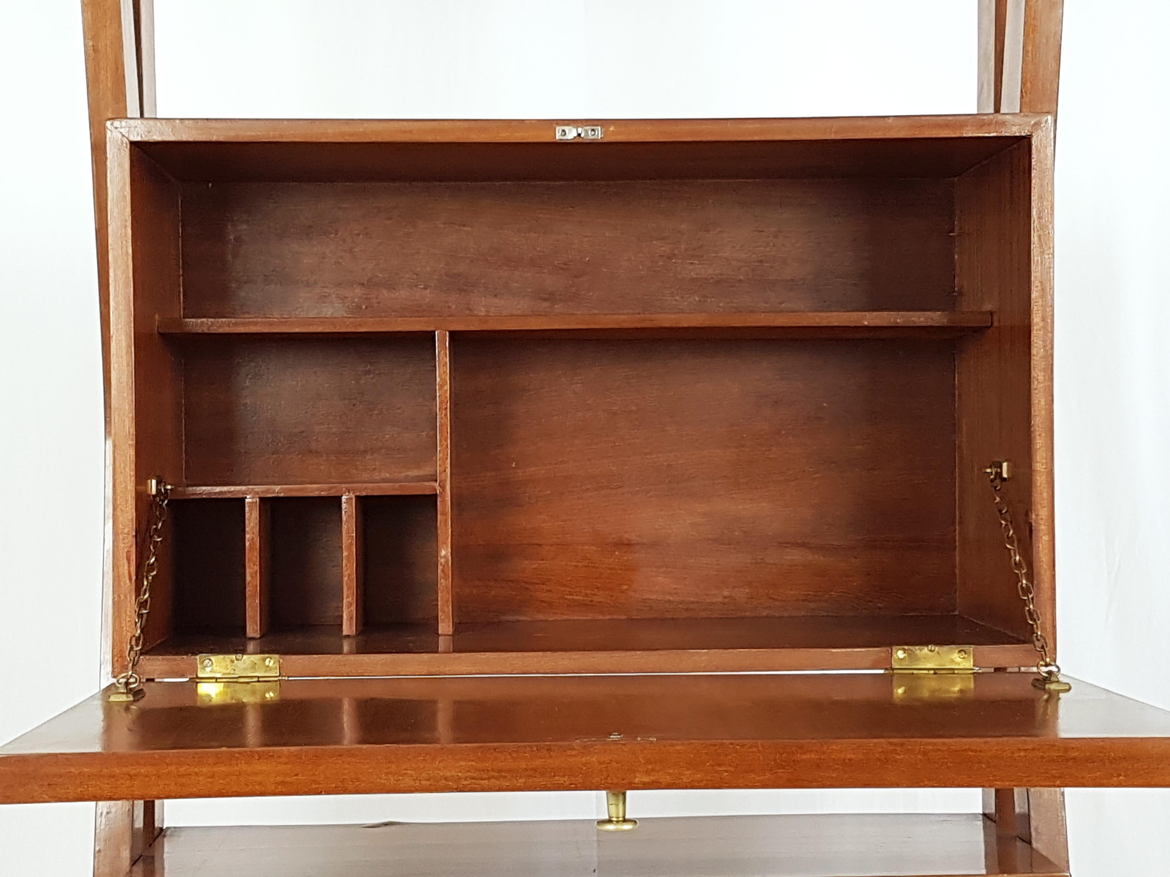 Teak and Brass Midcentury Free Standing Bookshelf Attributed to ISA In Good Condition For Sale In Varese, Lombardia