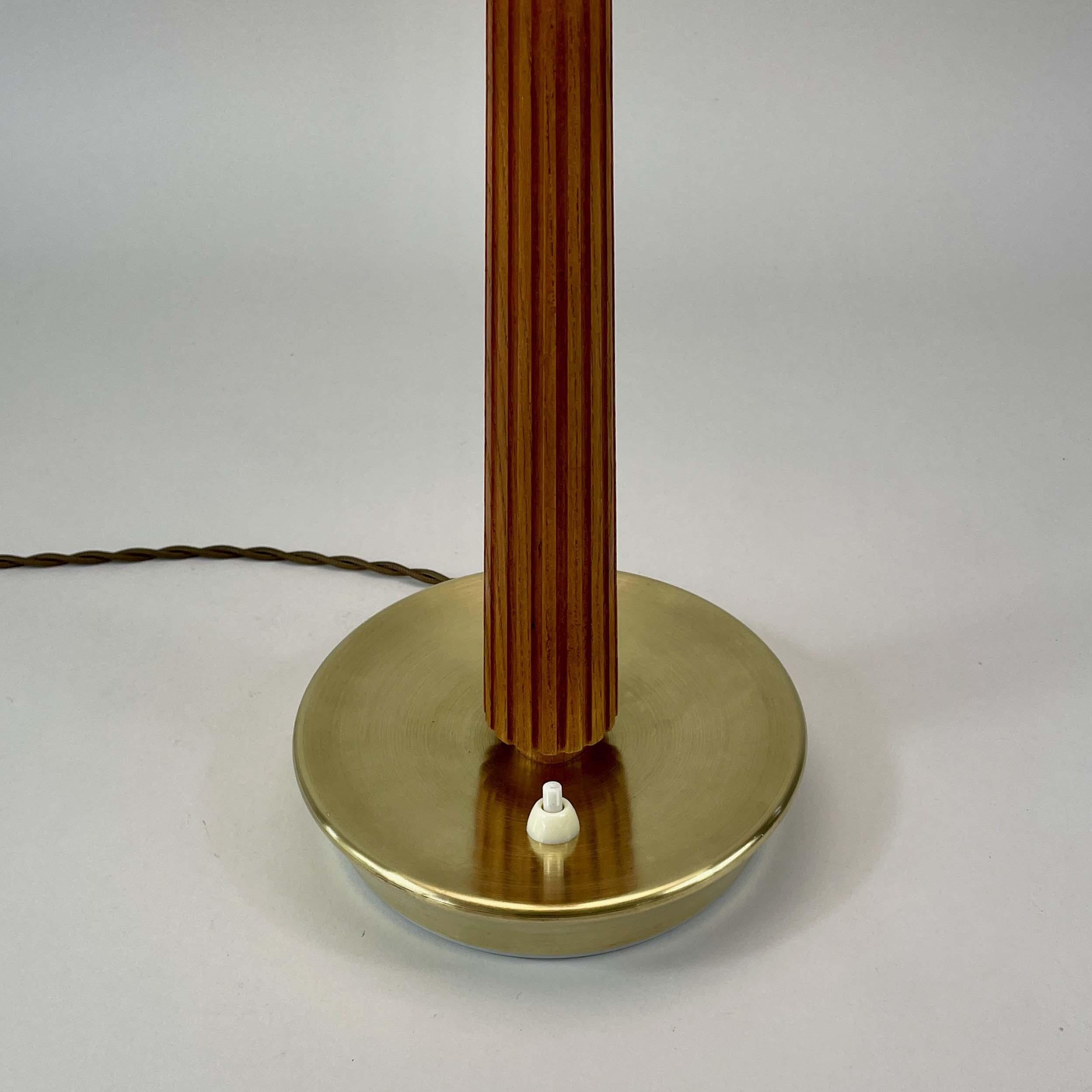 Lampe de table en teck et laiton, Bergboms, ASEA No E1240, Suède 1940s en vente 2