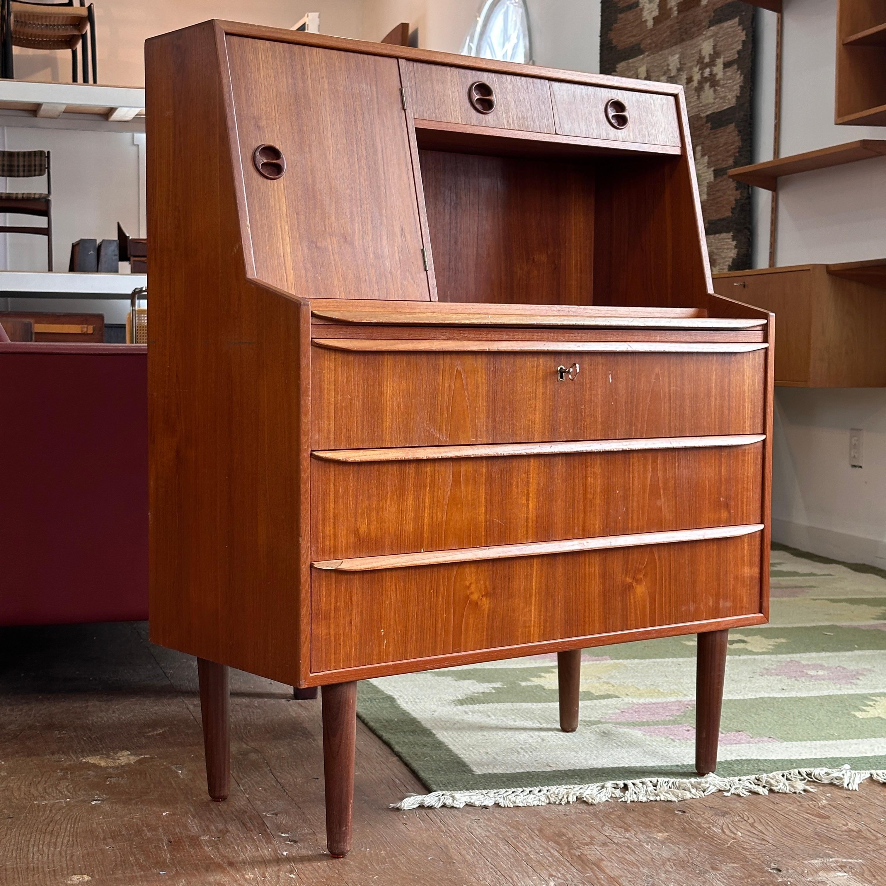 Condition: Pre-Restored

Dimensions: 34.5” L x 16” D x 43.25” H (28.25” Desk Height)

Description: A vintage teak vanity/desk with drawers. Lockwork and comes with key. Freshly imported from Denmark.

Turn-around time 3-4 weeks after purchase.