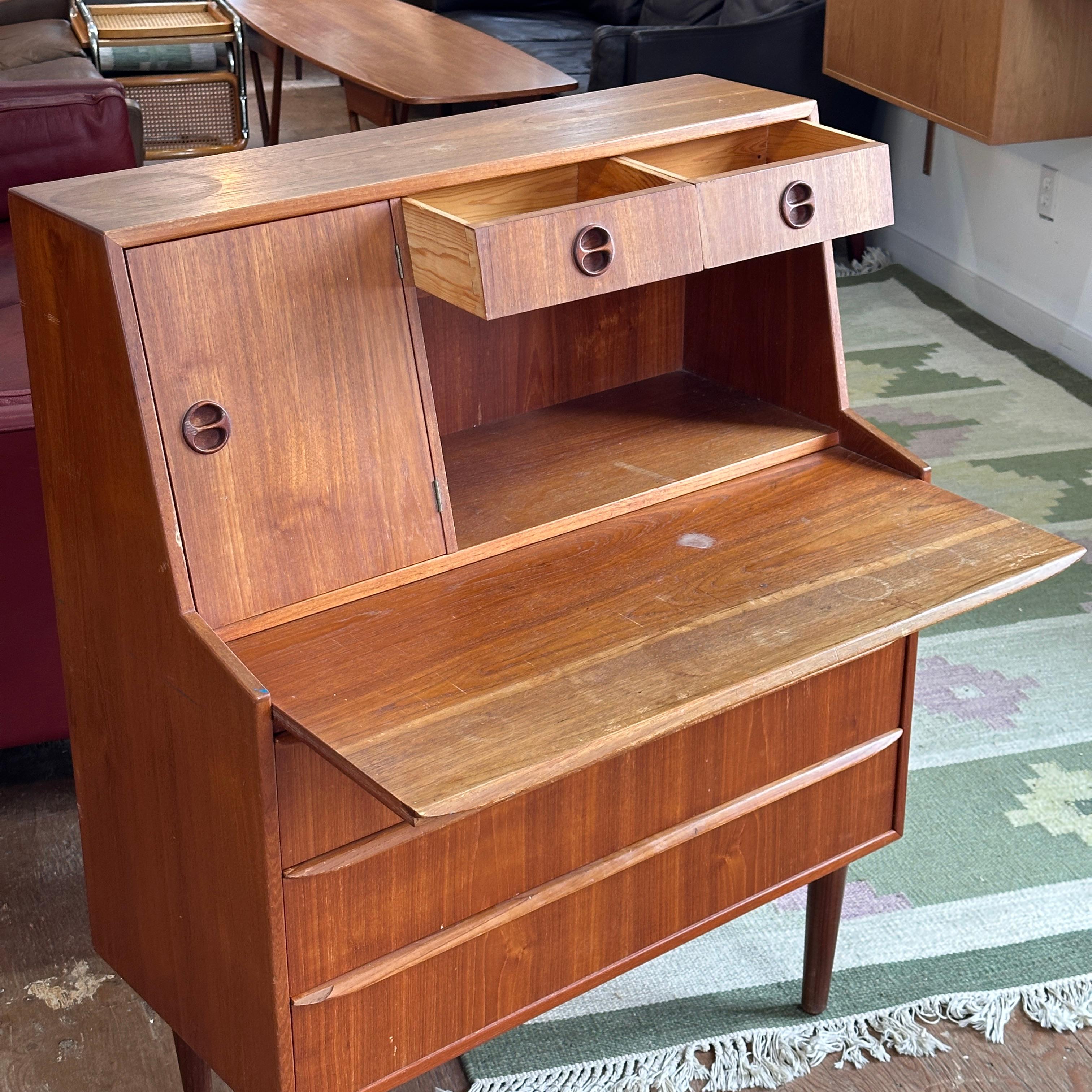 Mid-20th Century Teak Bureau/Vanity For Sale
