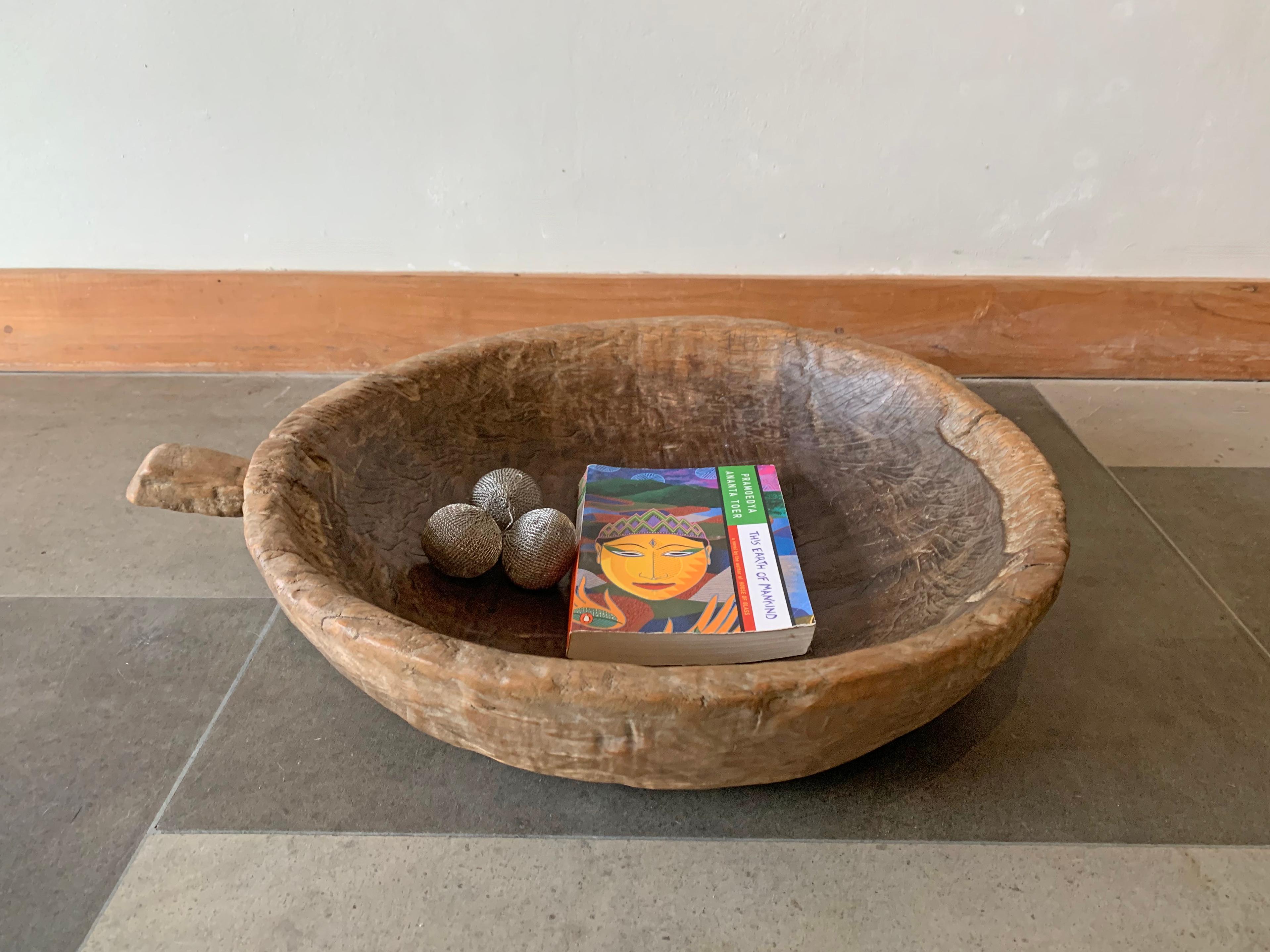 Teak Burl Wood Bowl from Java, Indonesia, Late 19th Century In Fair Condition In Jimbaran, Bali