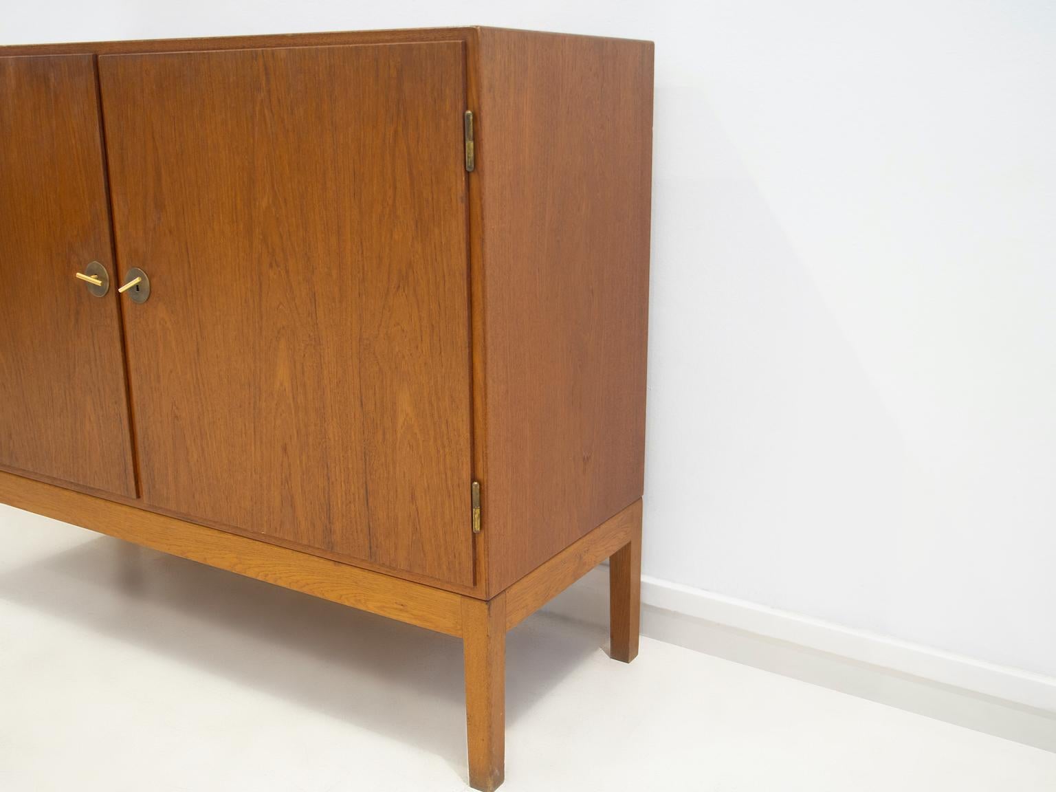 Teak Cabinet by Børge Mogensen, Model 232 For Sale 6