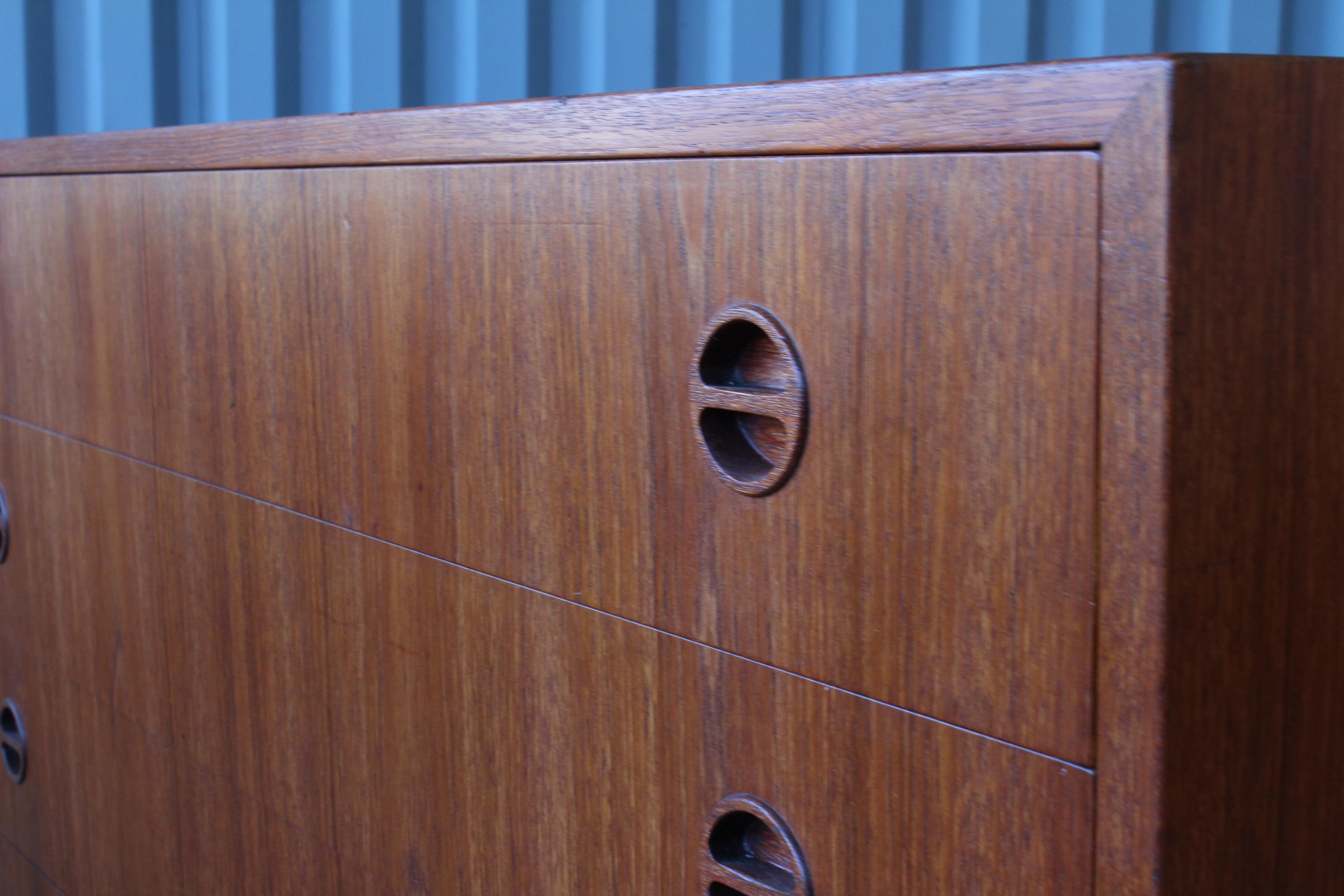 Teak Cabinet by Ejnar Larsen and Aksel Bender, Denmark, 1950s,  In Good Condition In Los Angeles, CA