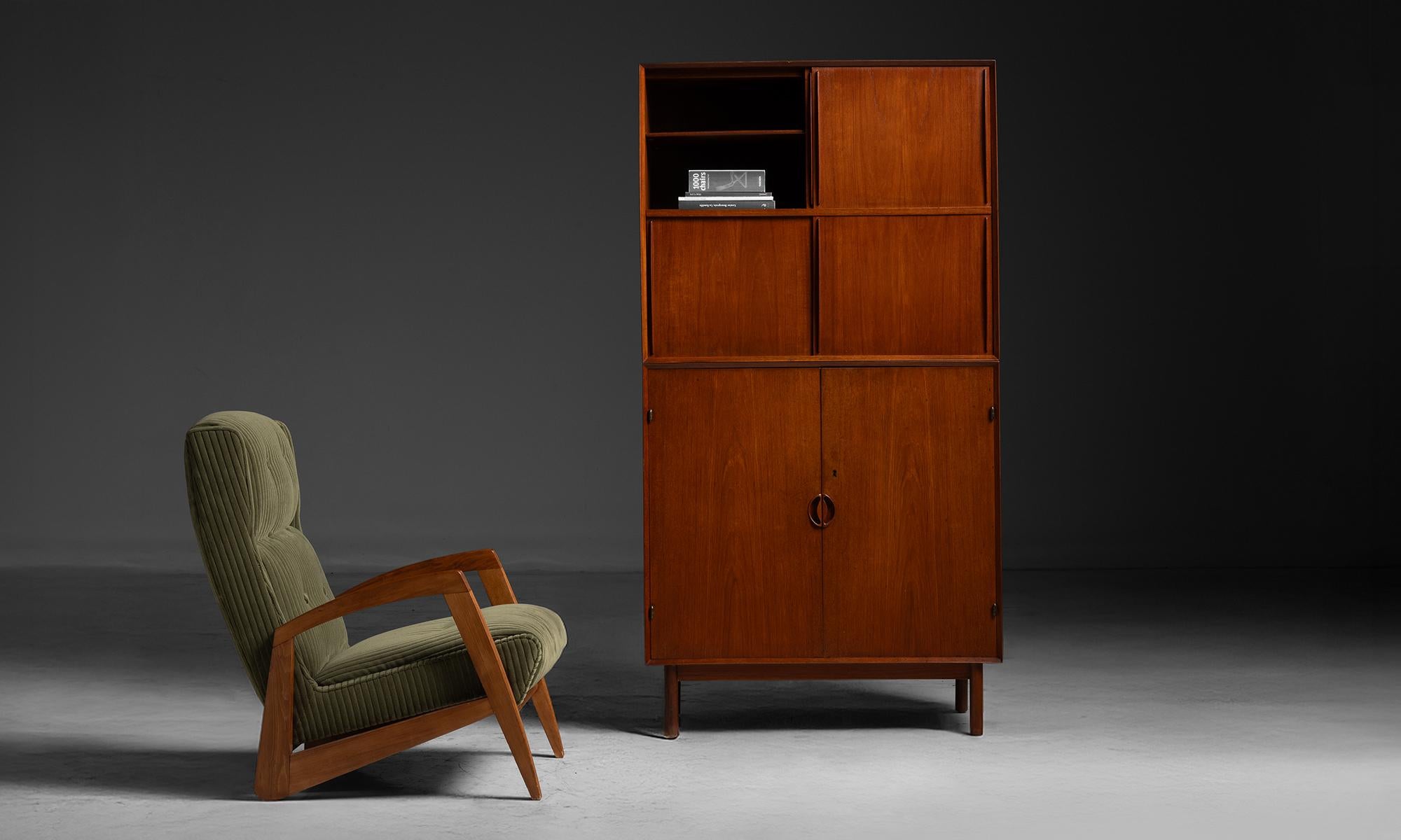 Armario de teca de Peter Hvidt y Orla Molgaard- Nielsen, Dinamarca, hacia 1960 Moderno de mediados de siglo en venta