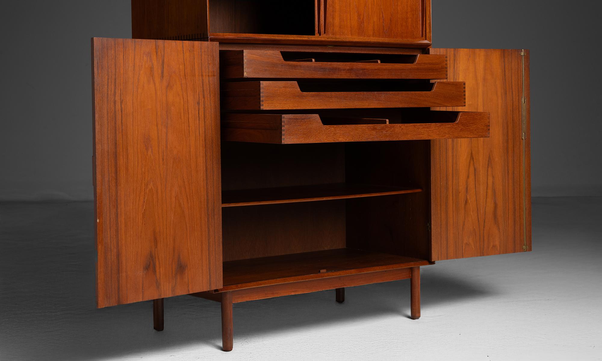 Armario de teca de Peter Hvidt y Orla Molgaard- Nielsen, Dinamarca, hacia 1960 en Bueno estado para la venta en Culver City, CA