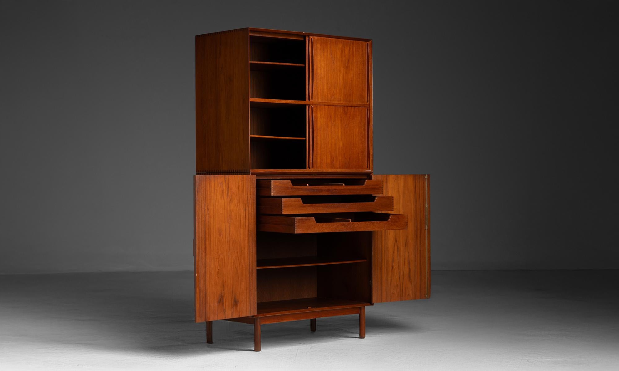 Armario de teca de Peter Hvidt y Orla Molgaard- Nielsen, Dinamarca, hacia 1960 Teca en venta