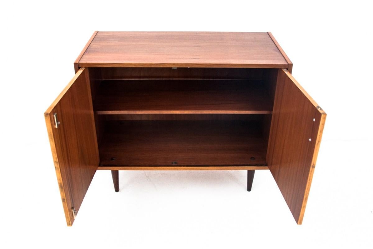 Teak Cabinet, Denmark, 1960s, Renovated In Good Condition For Sale In Chorzów, PL