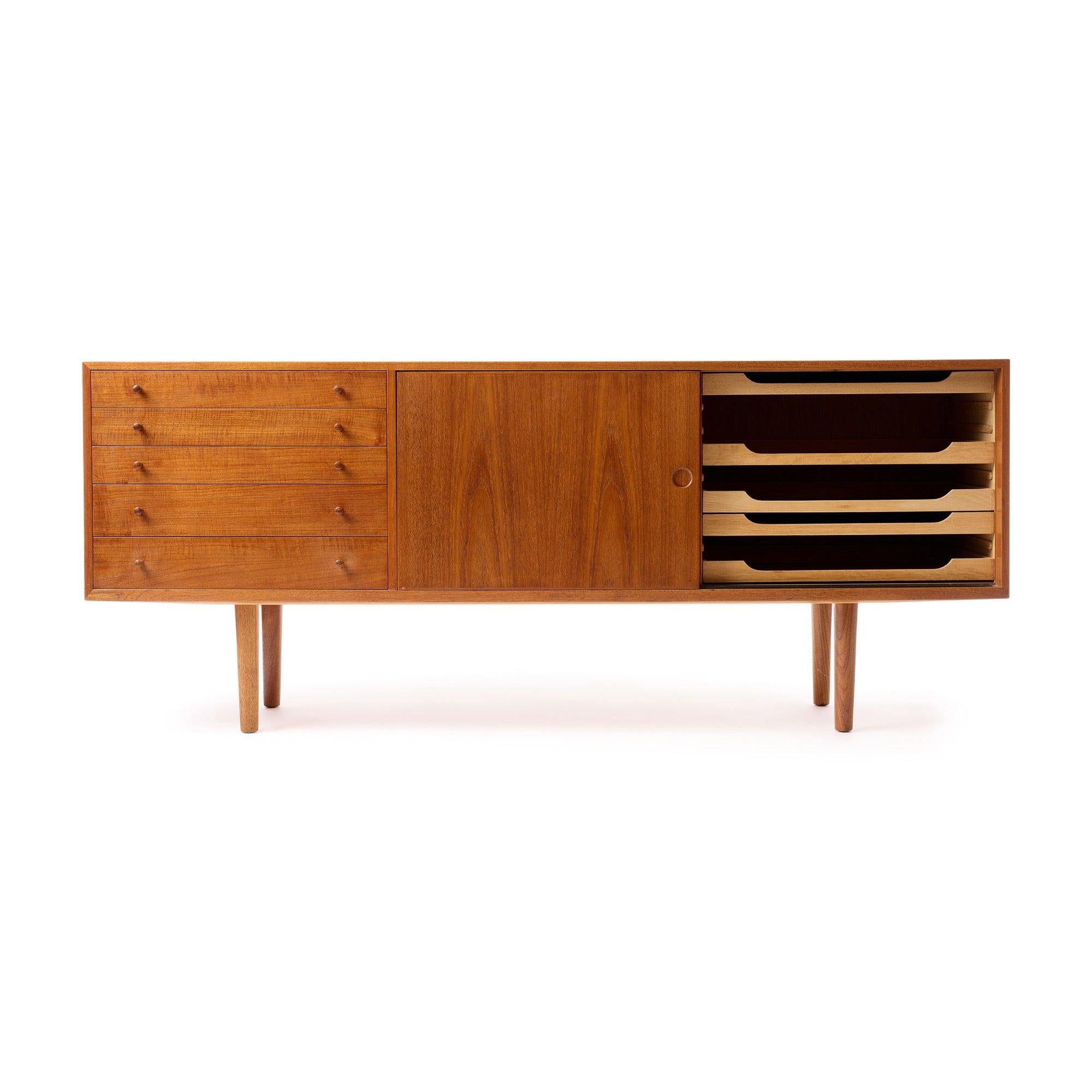 Danese Mobile in teak di Hans J. Wegner per Hansen in vendita