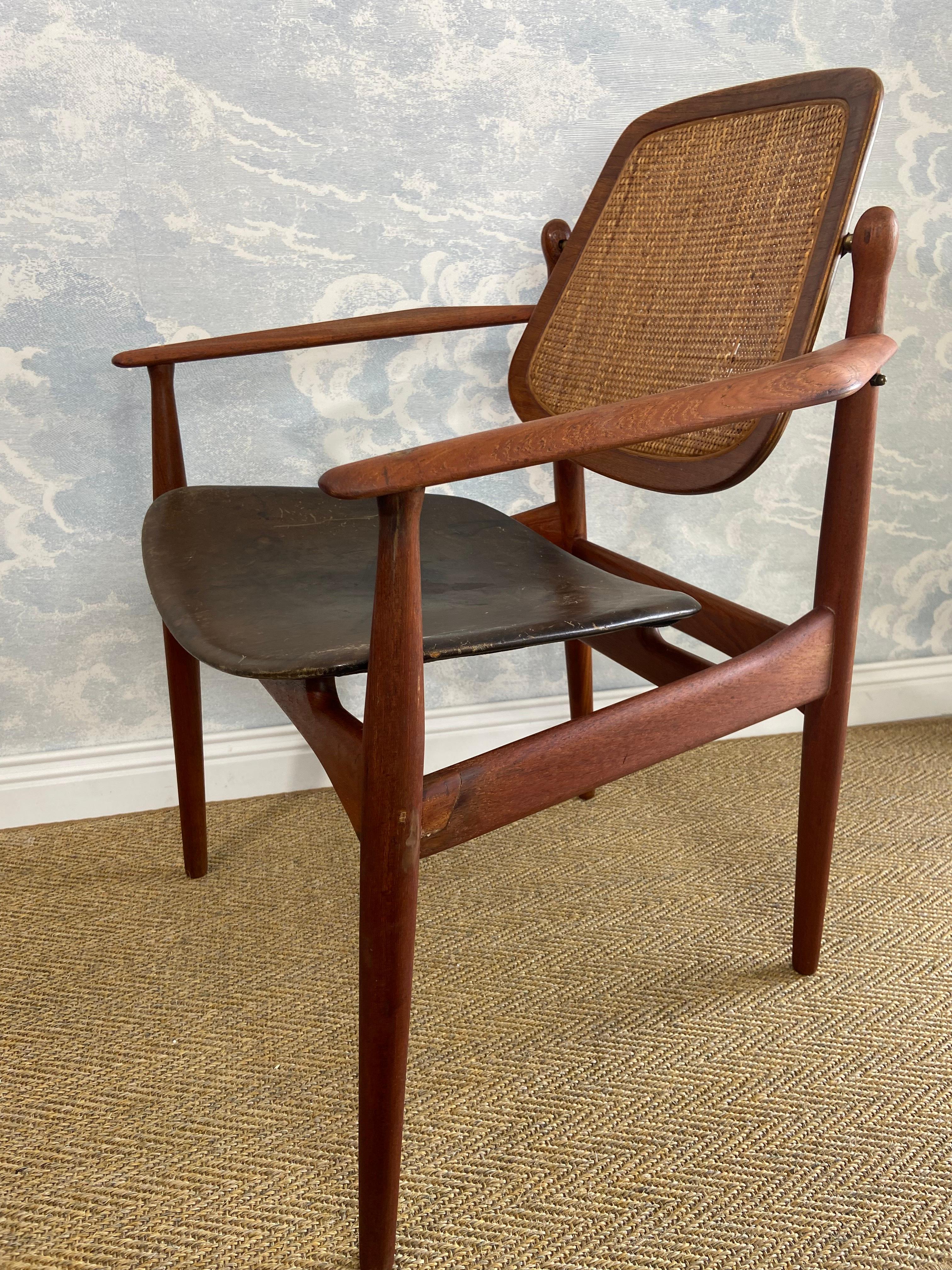 This attractive armchair by Danish furniture manufacturer France & Daverkosen hails from the mid-1950s and is a most comfortable and charming seating option.

Designed by the leading Danish Designer Arne Vodder this model FD186 consists of a teak