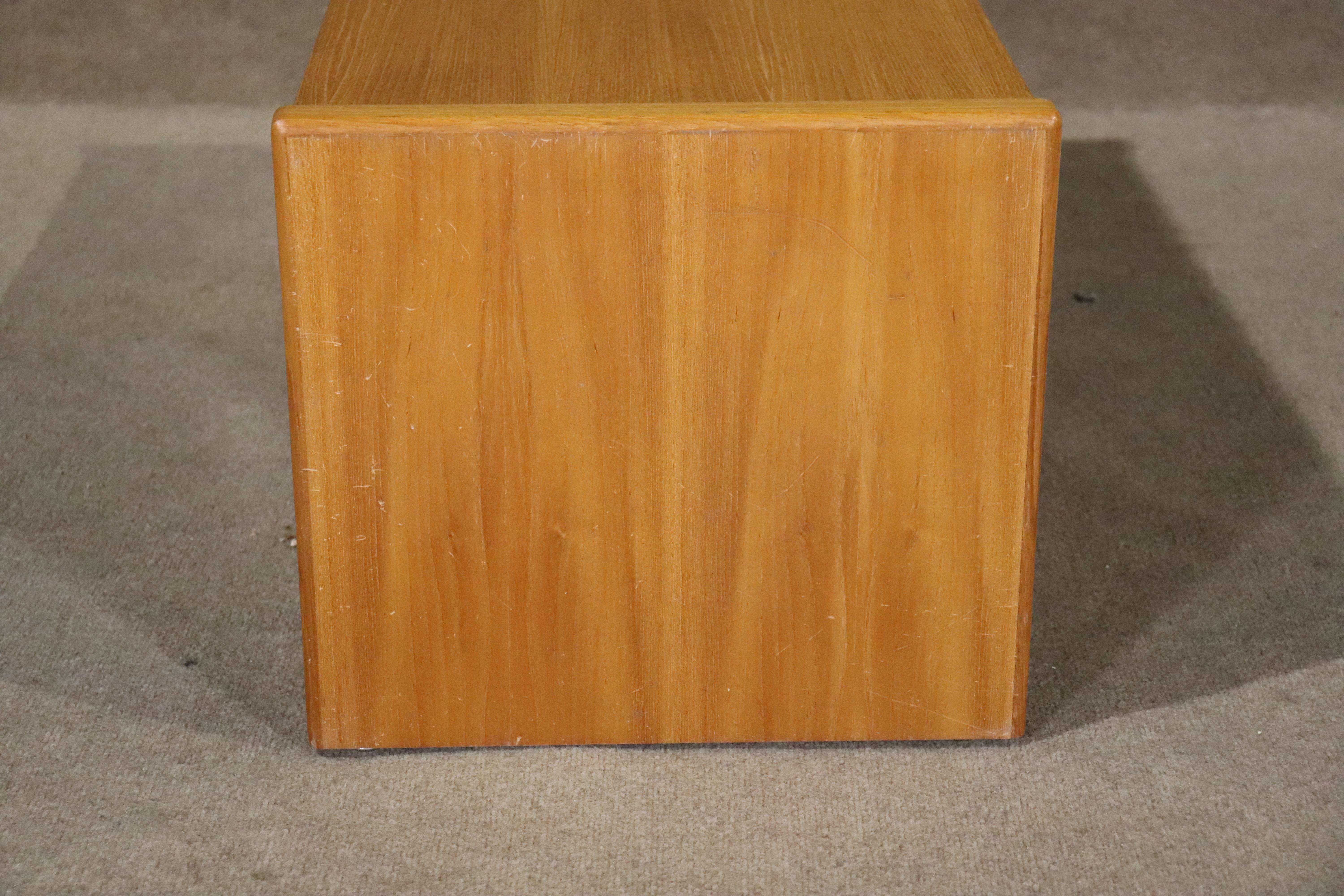 Mid-Century moderno Cassapanca in teak e cedro in vendita
