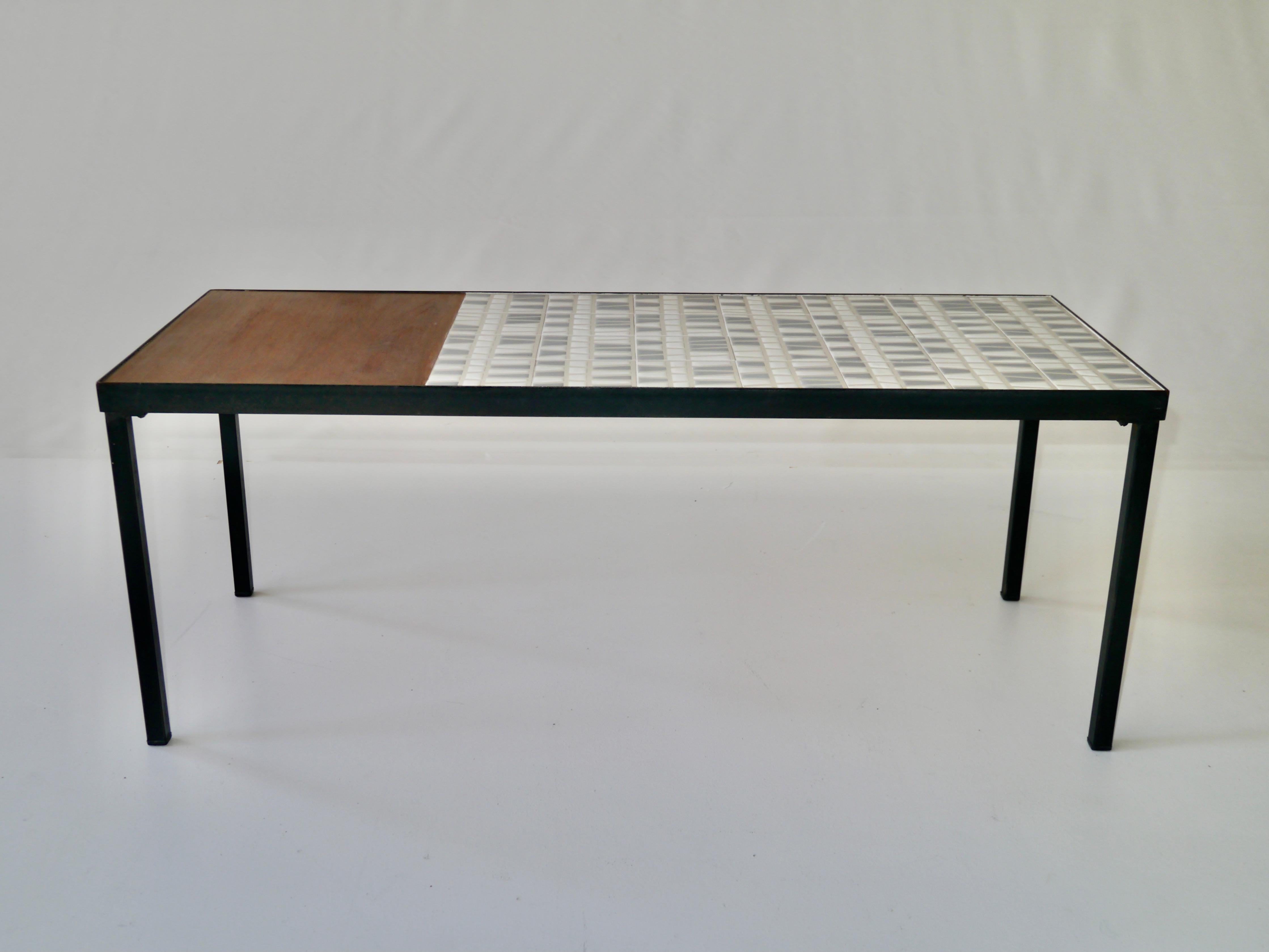 Vernissé Table basse en teck et céramique de Roger Capron, France, vers 1960 en vente