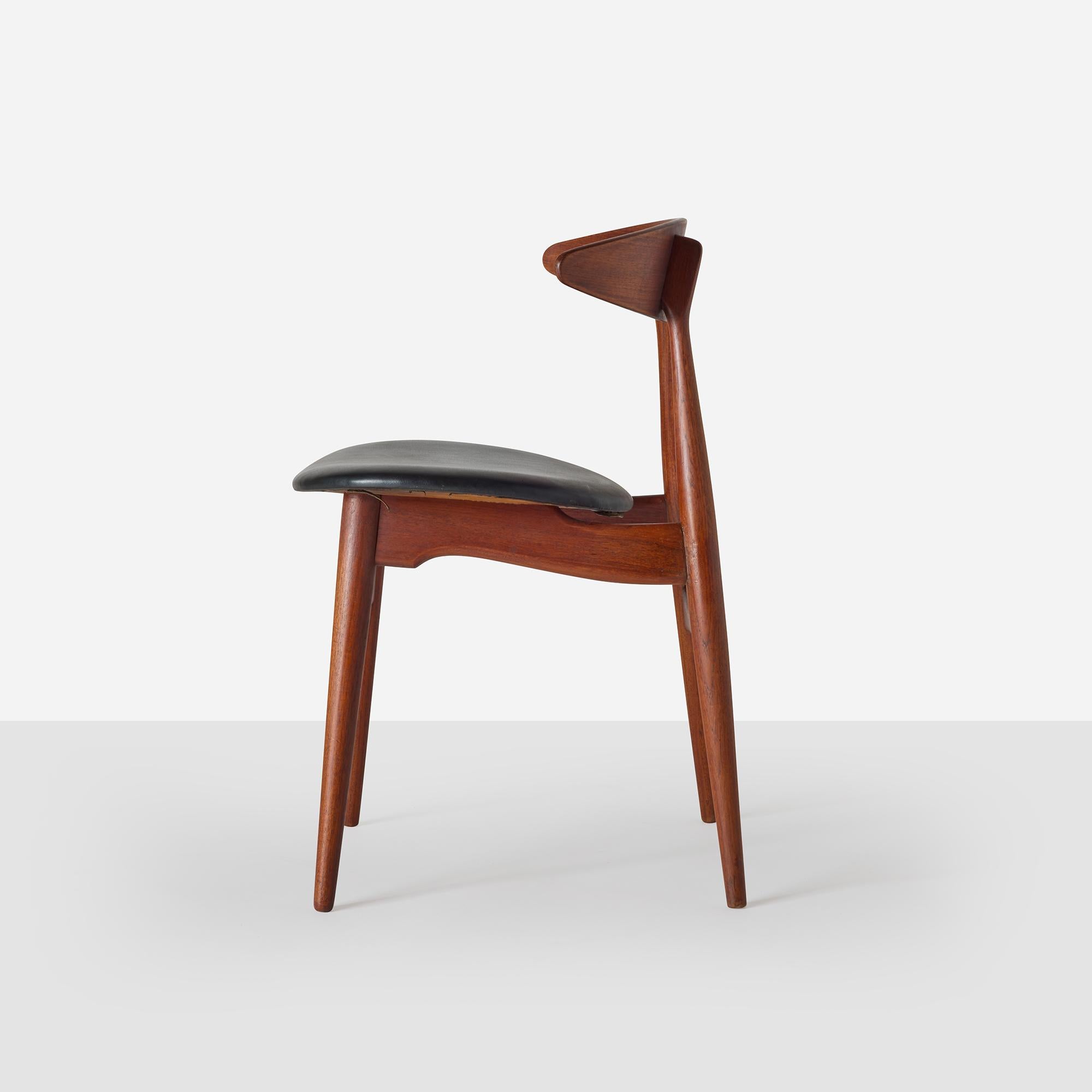 Teakholzstuhl CH33 von Hans J. Wegner (Dänisch) im Angebot