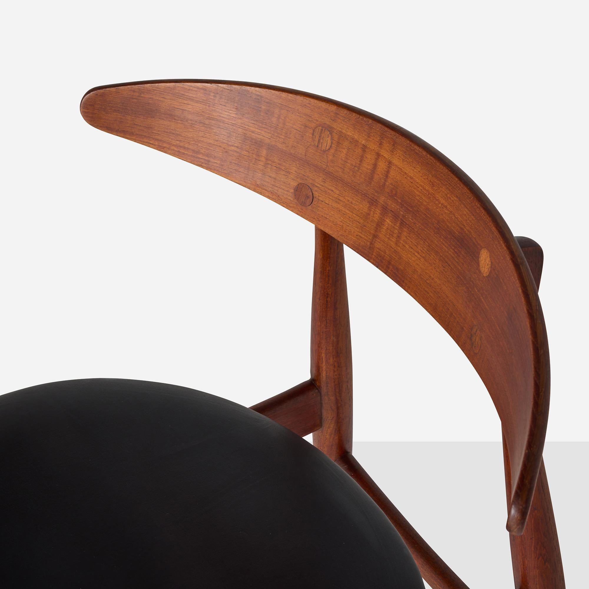 Teakholzstuhl CH33 von Hans J. Wegner (Mitte des 20. Jahrhunderts) im Angebot