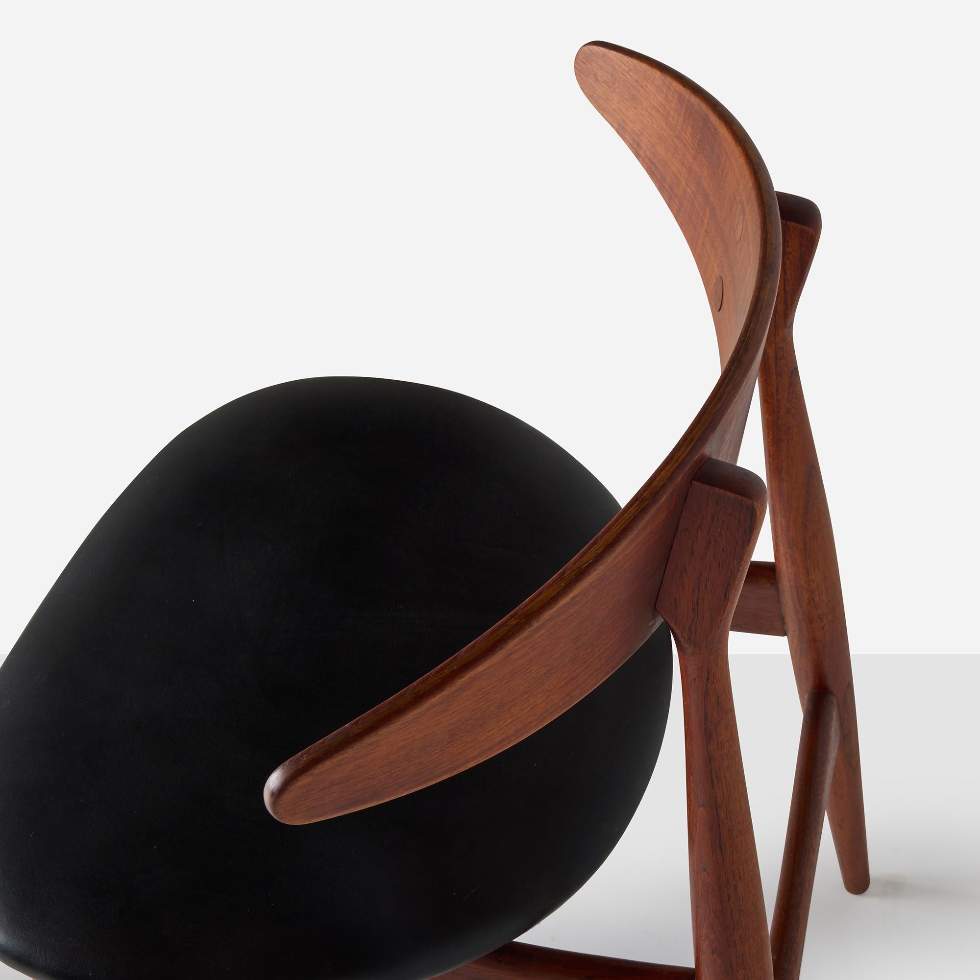 Teakholzstuhl CH33 von Hans J. Wegner (Leder) im Angebot