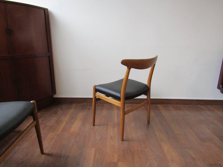 Teak Chair by Hans Wegner in Black Leather, Model W2 In Excellent Condition For Sale In Ottawa, ON