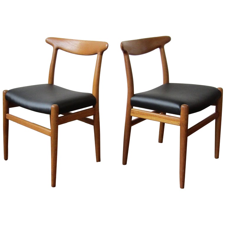 Teak Chair by Hans Wegner in Black Leather, Model W2 For Sale