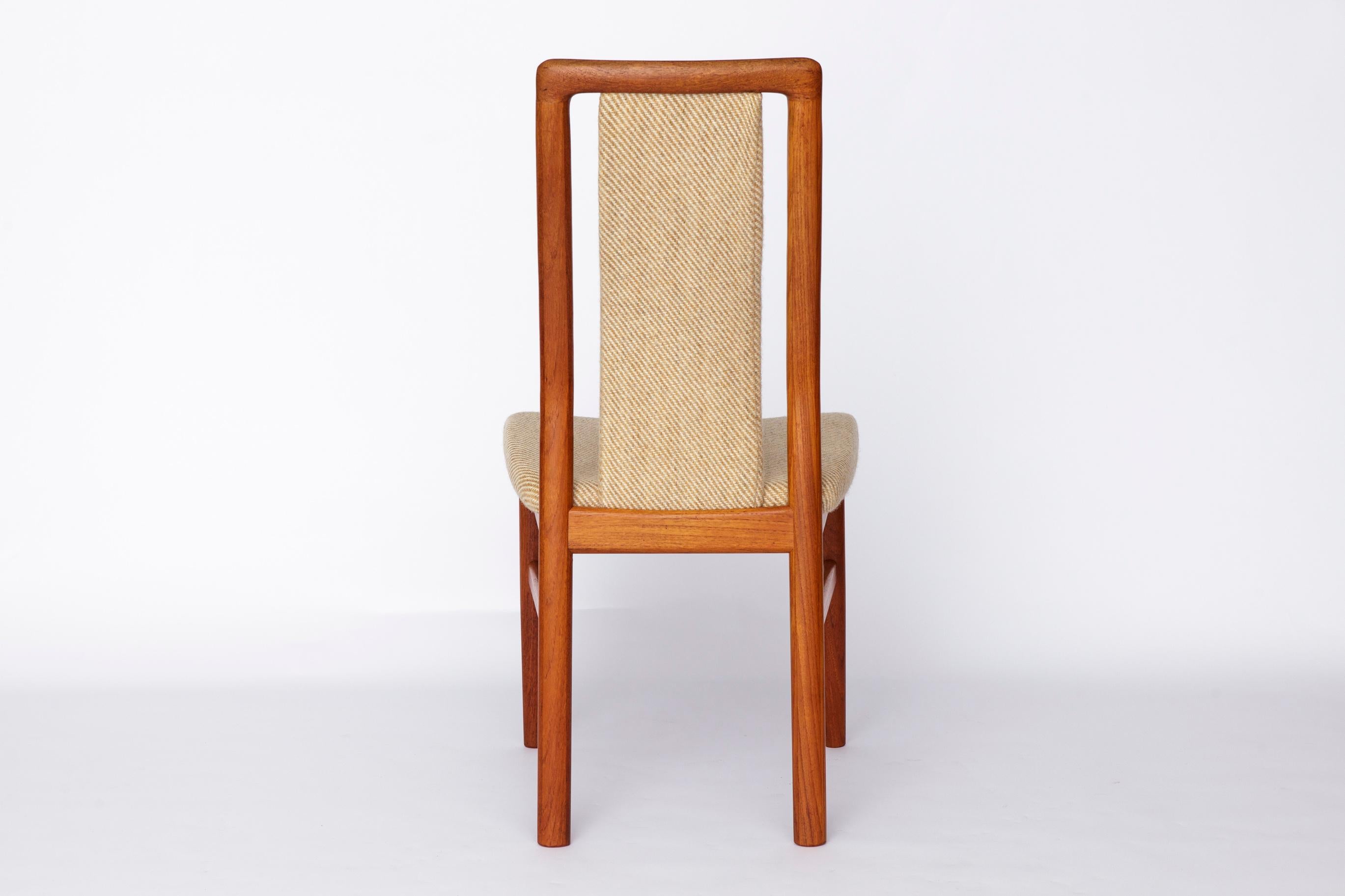 Teakholzstuhl von Schou Andersen - 1970er Jahre Dänisches Design, von Kai Kristiansen (Stoff) im Angebot