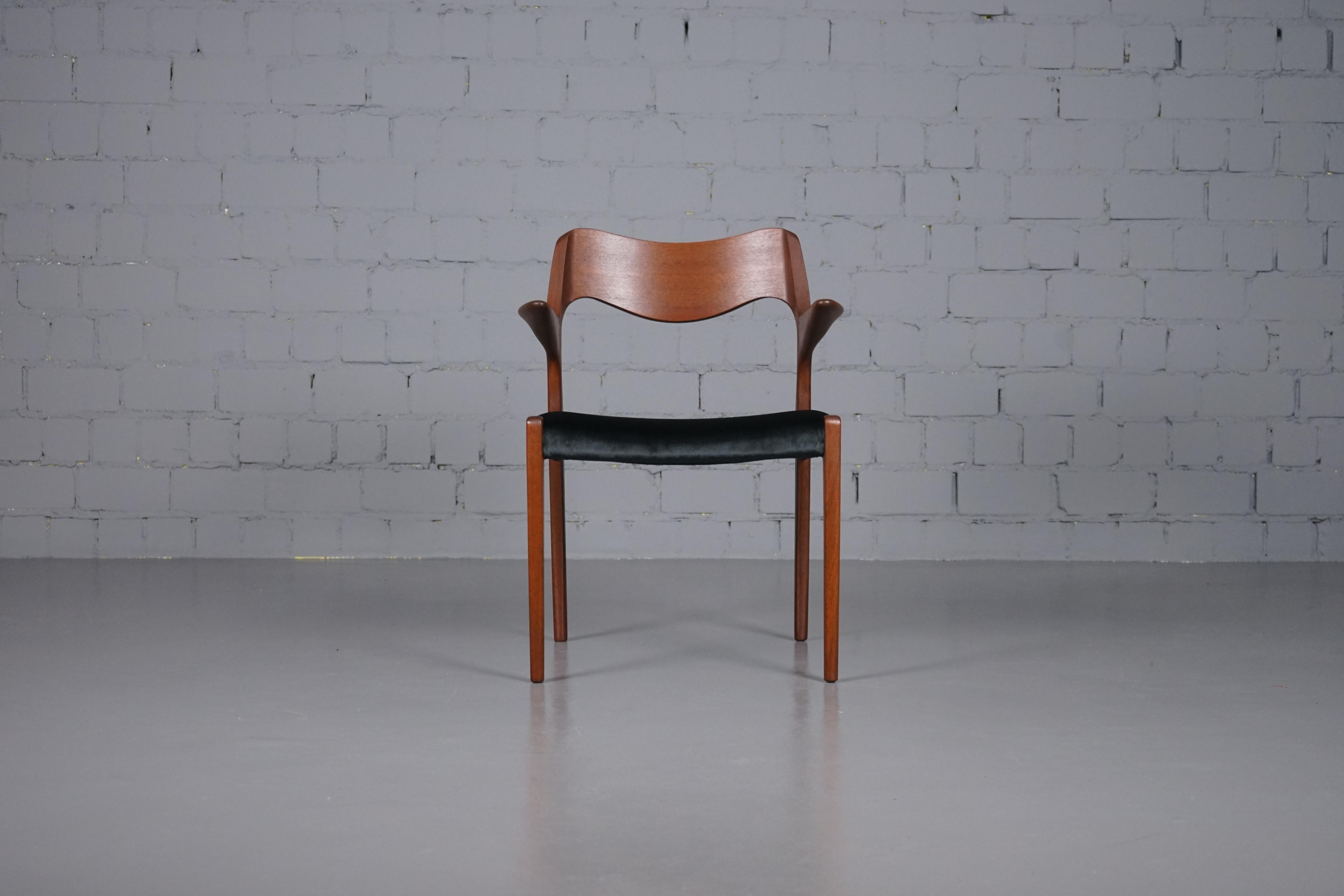 Teak chair Model No. 55 chair by Niels O. Moller for J.L Møller
The chair has been completely restored, belts, upholstery, and fabric are new. The substance is a deep black and high-quality velvet fabric by Dedar, Milano was chosen. The fabric of