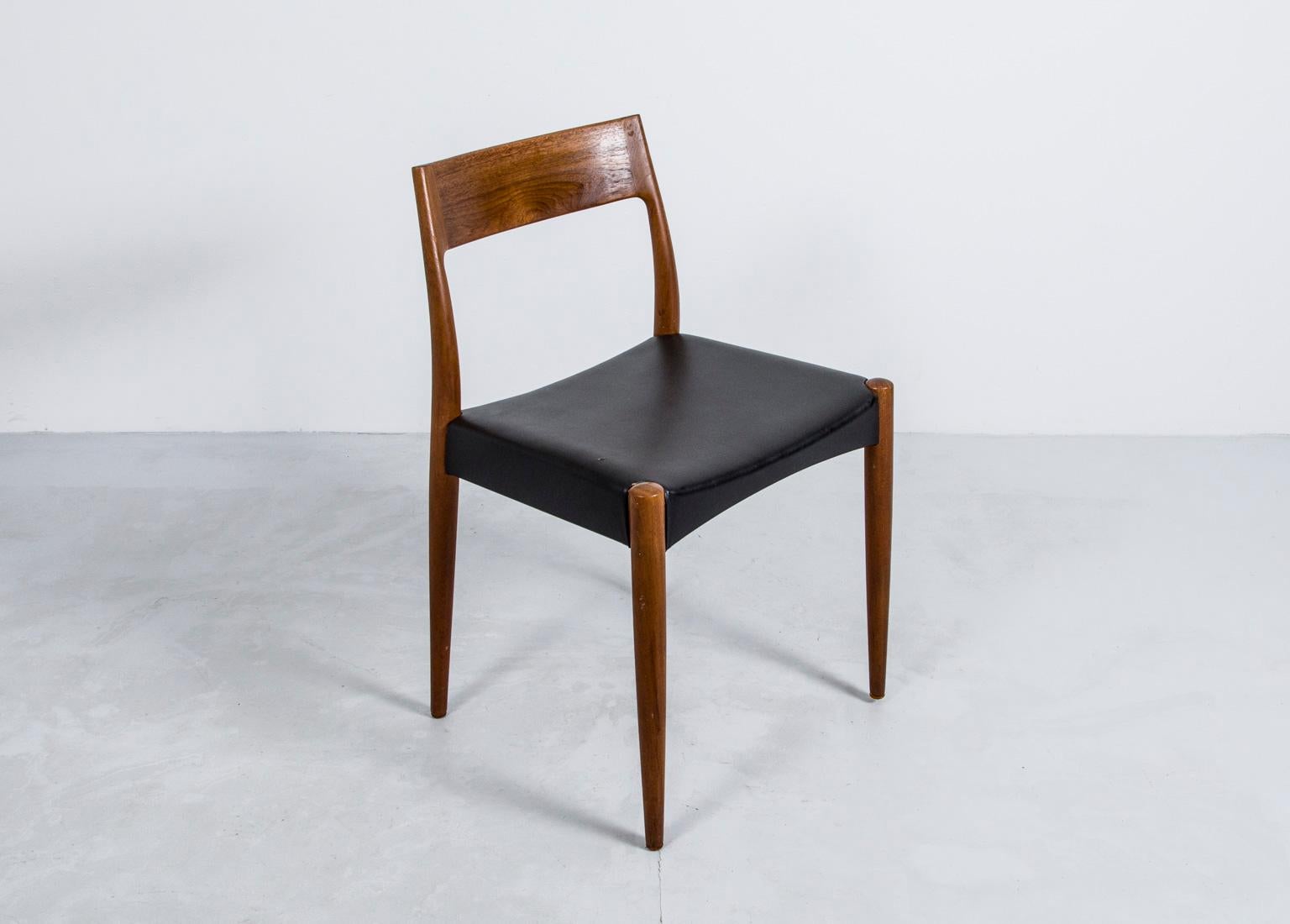 Sophisticated dining chair, designed by Nils Moller and manufactured in Denmark by Moller models in the 1960s. The frame is made from solid teak wood and has a leatherette seat.