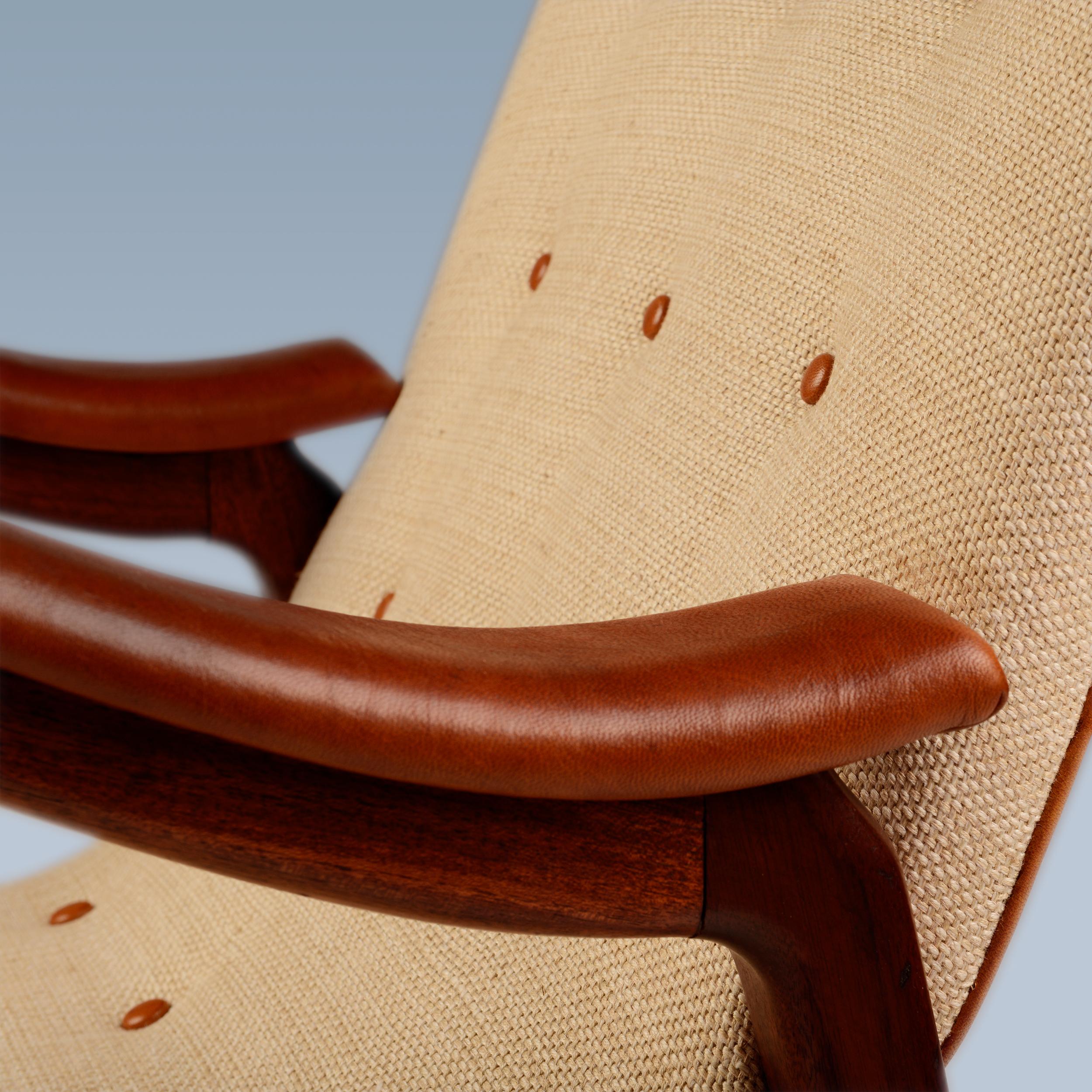 Teak chair with curvy seat upholstered with light fabric and leather details For Sale 4