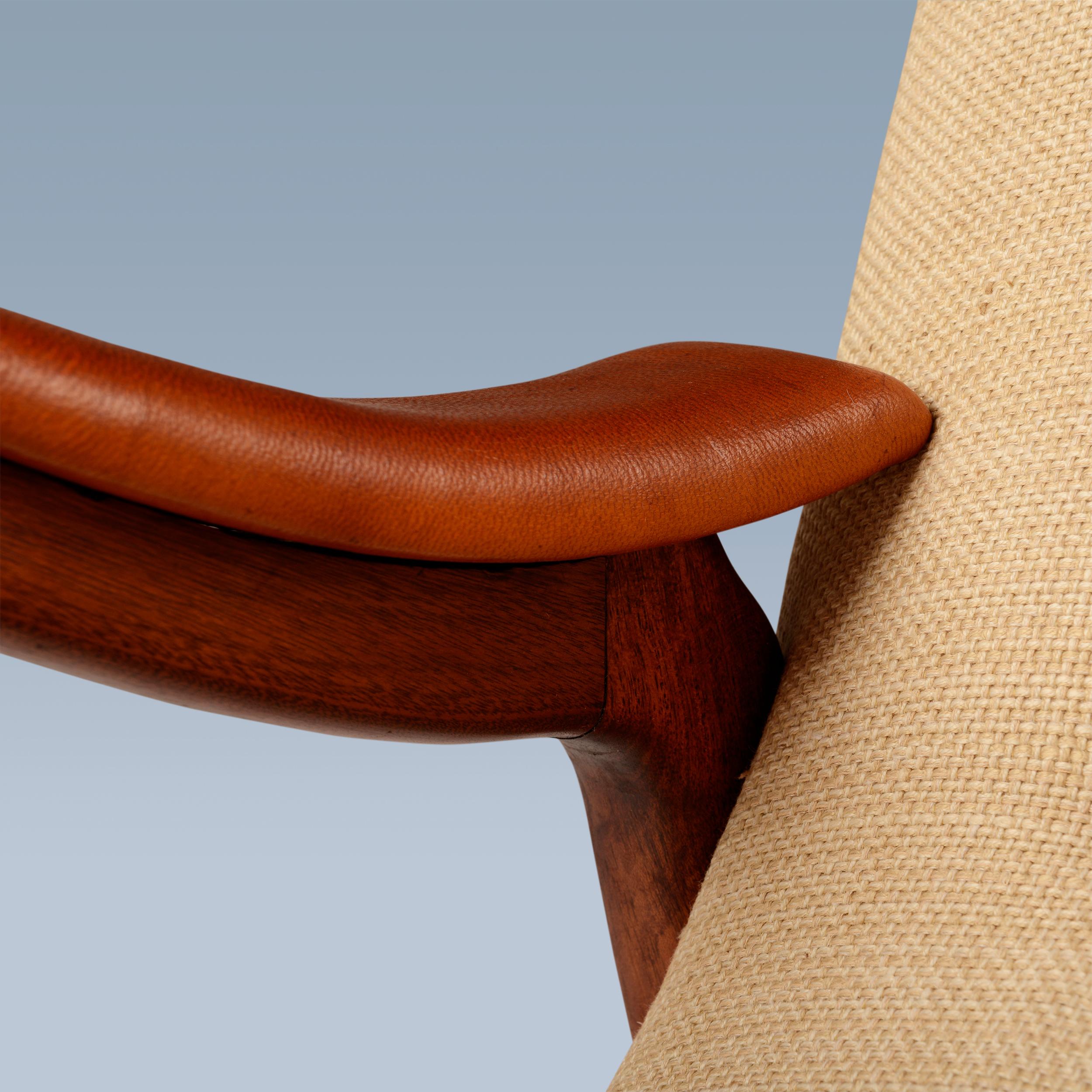 Teak chair with curvy seat upholstered with light fabric and leather details For Sale 2