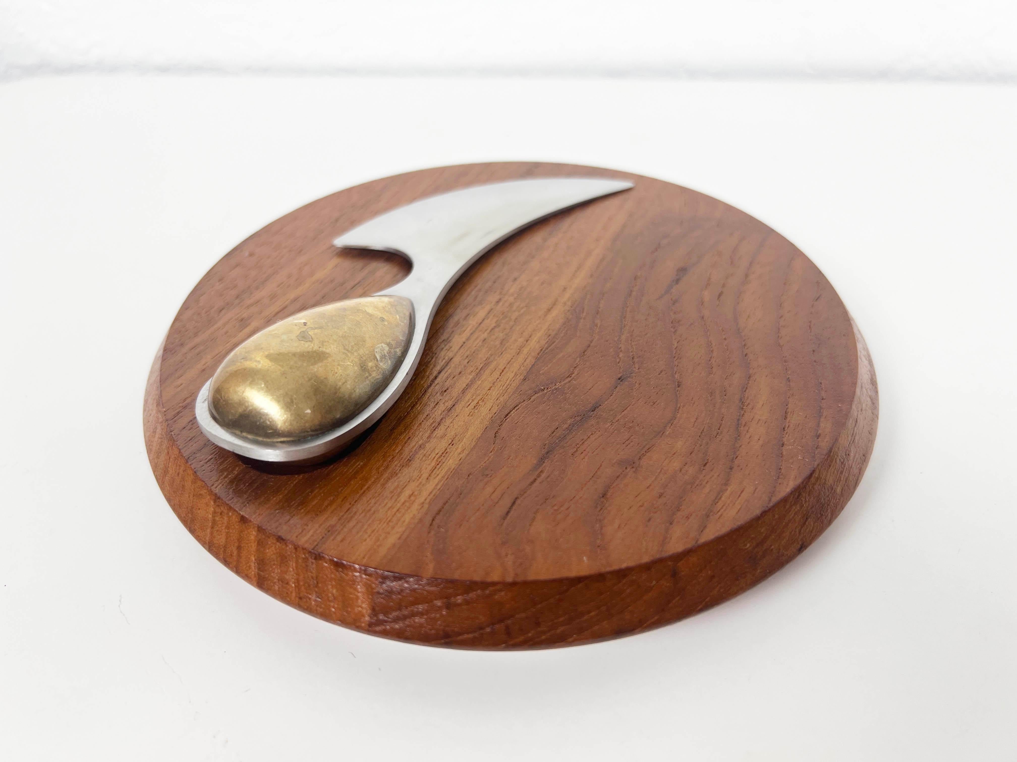 dansk cutting board with knife