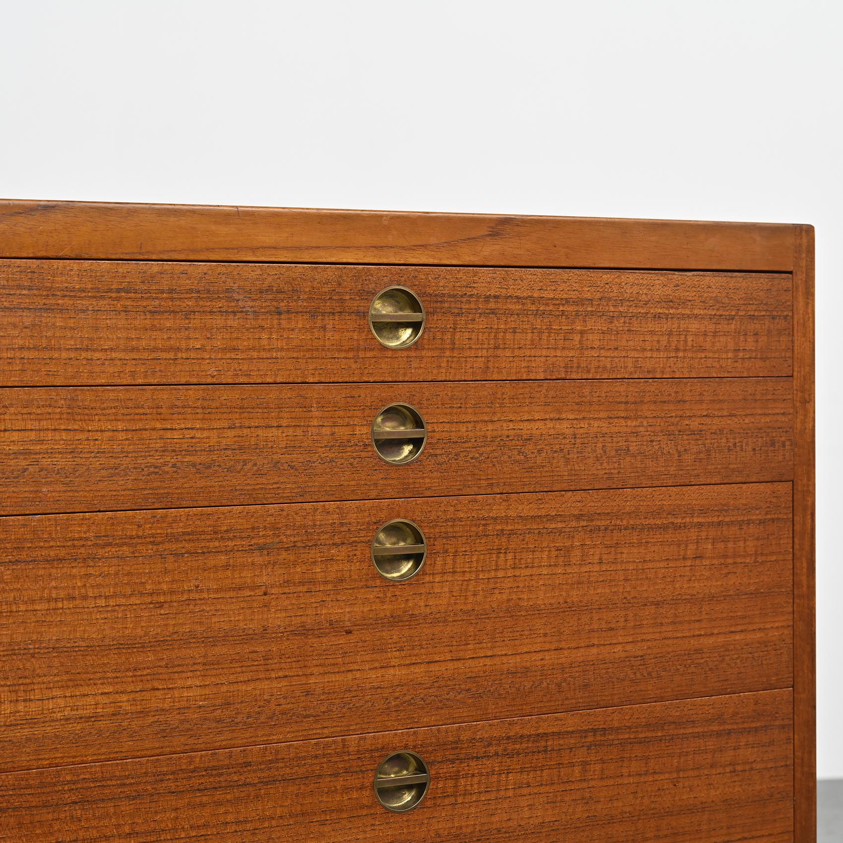 
Chest of drawers, model 