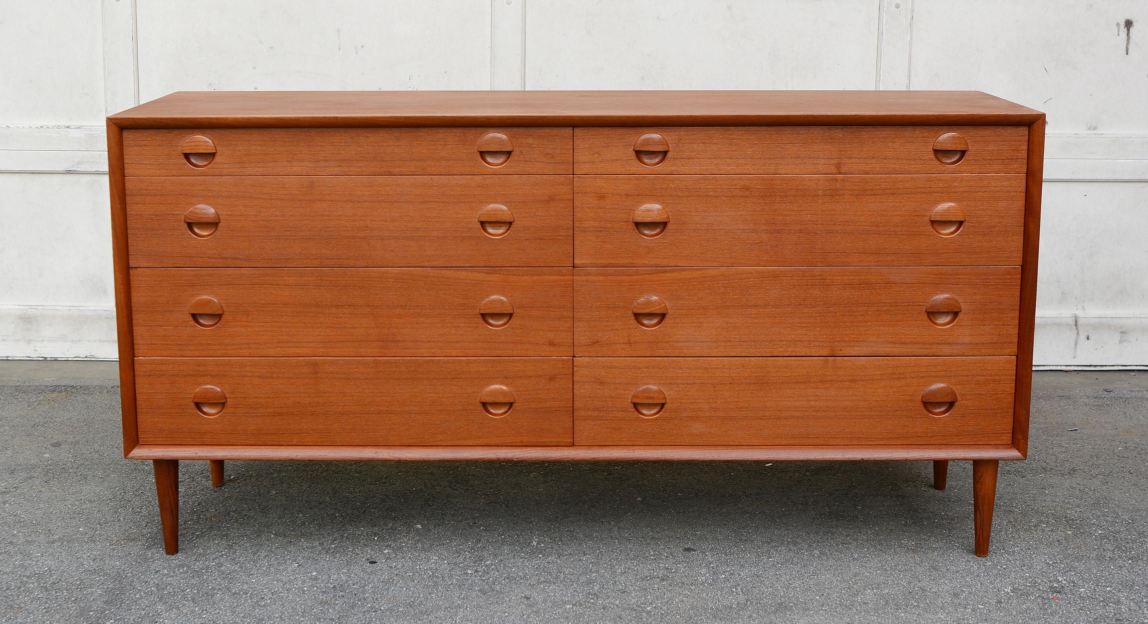 Midcentury dresser designed by Grete Jalk for Sibast Furniture, Denmark. This features eight drawers with dividers in the two top drawers. There are a couple of small chips on the corners of two drawers and the back right corner has a small chip.