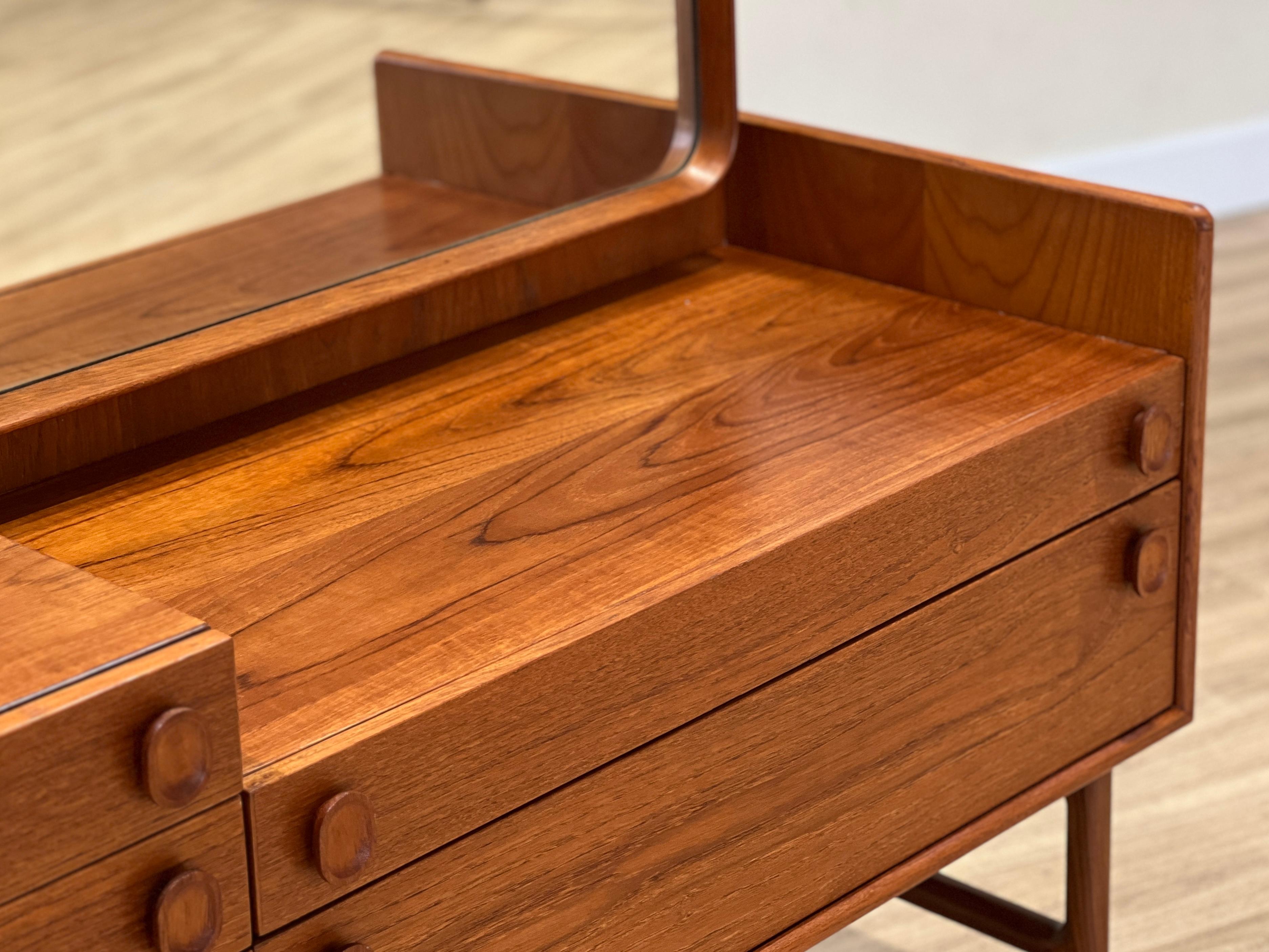 Teak Chest of drawers by Meredew 7