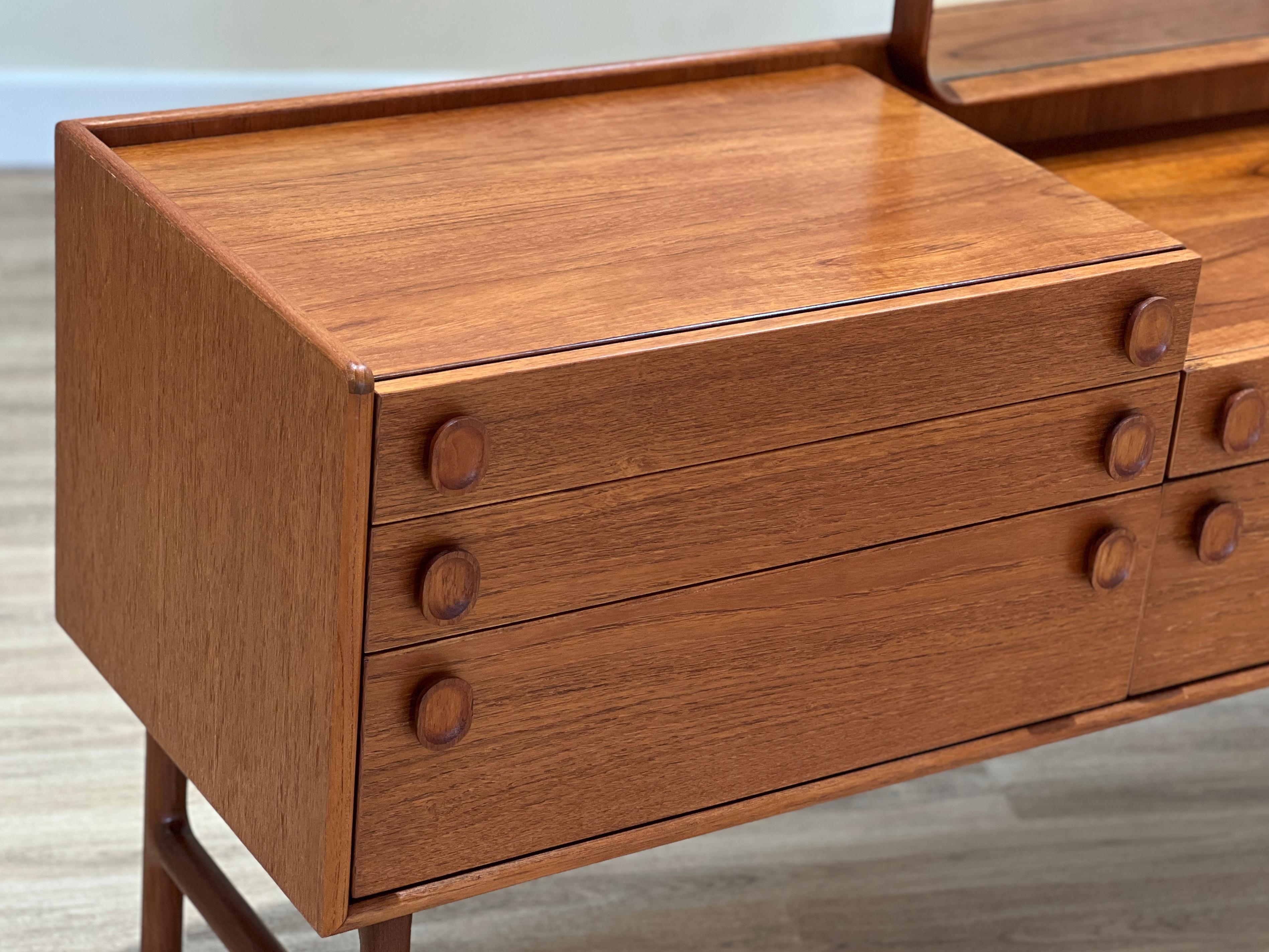 Teak Chest of drawers by Meredew 8