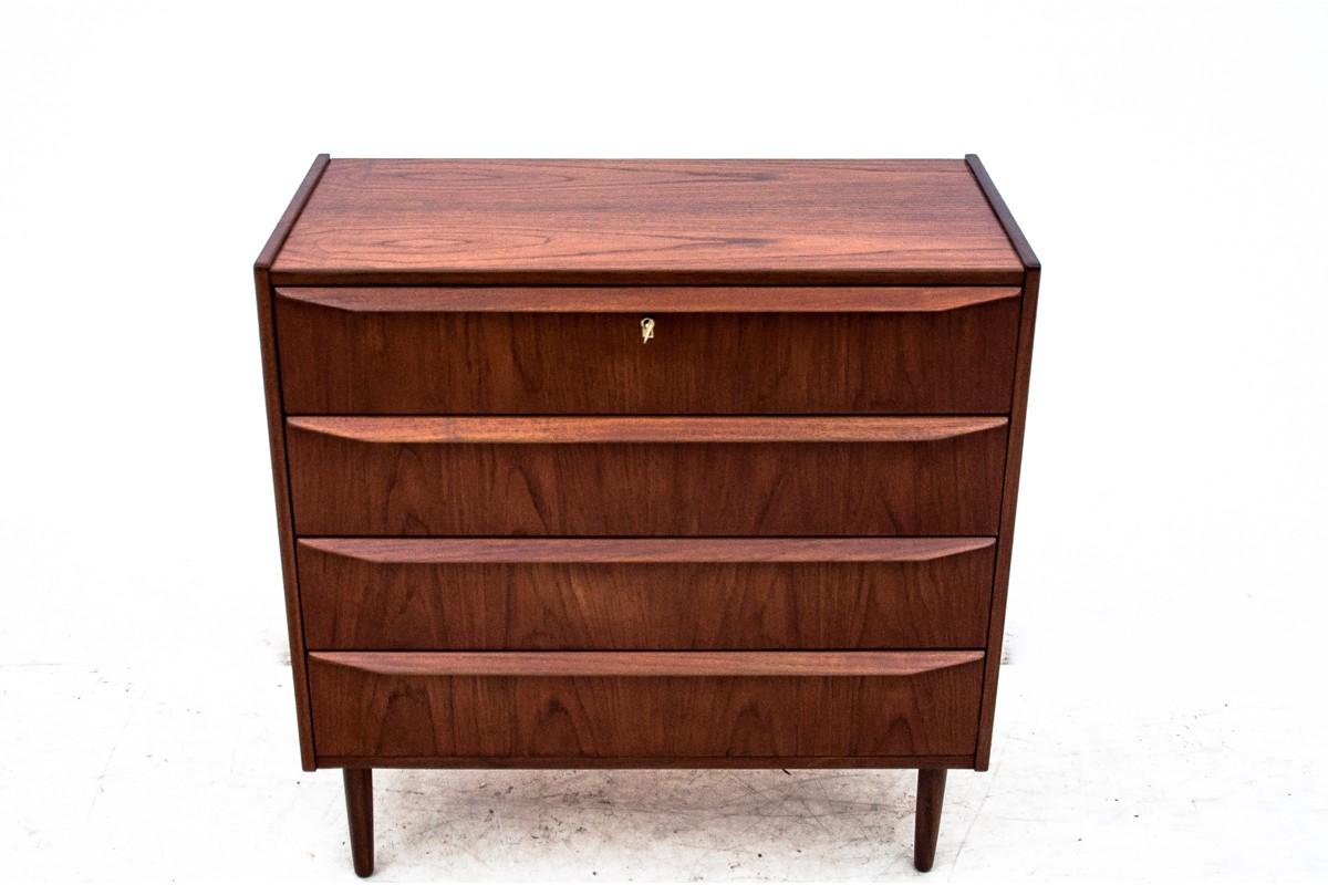 Chest of drawers - chiffon, teak, Danish design, 1960s

Very good condition.

Dimensions: Height 80 cm width 80 cm depth 42 cm.