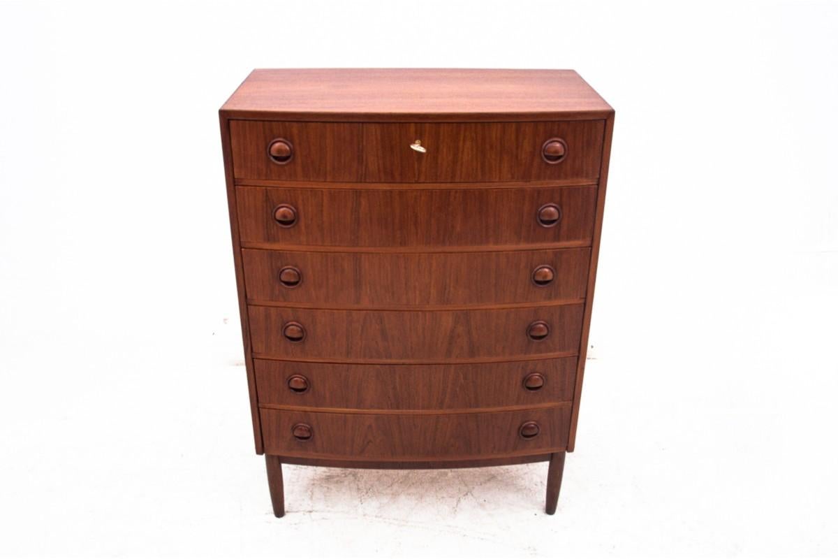 Cassettiera originale in legno di teak. Realizzato in Danimarca negli anni '60. Wood rinnovato. Sarà perfetto per gli interni scandinavi, moderni e retrò.

Dimensioni altezza 110 cm larghezza 80 cm x profondità 45 cm.