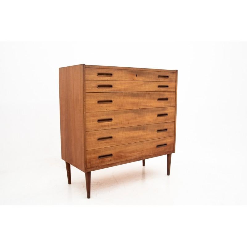 Chest of drawers made of teak wood comes from Denmark from 1960s. 
Very good condition, under the process of renovation.